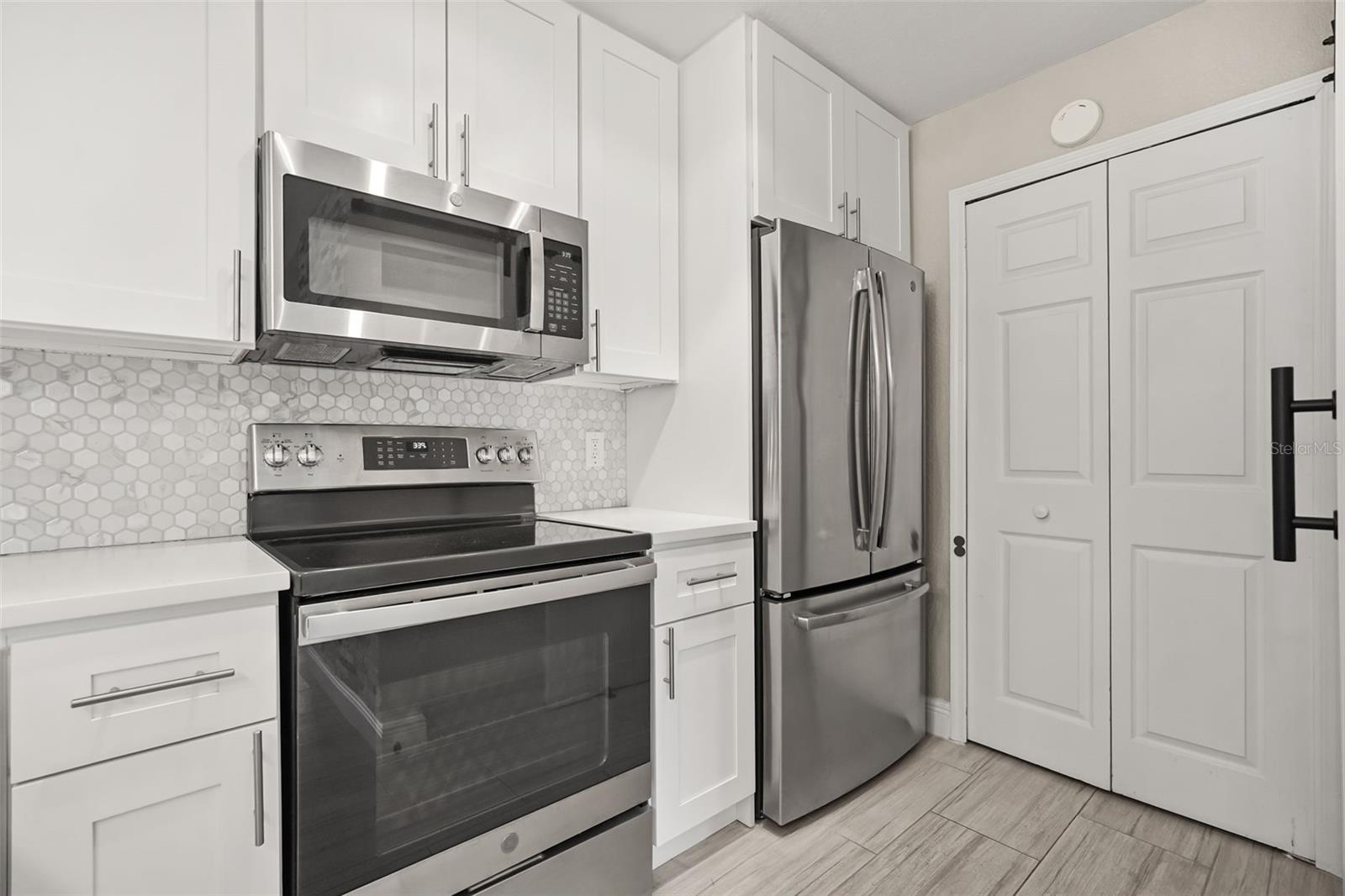 SANDLAKE PRIVATE RESIDENCES - Residential Lease