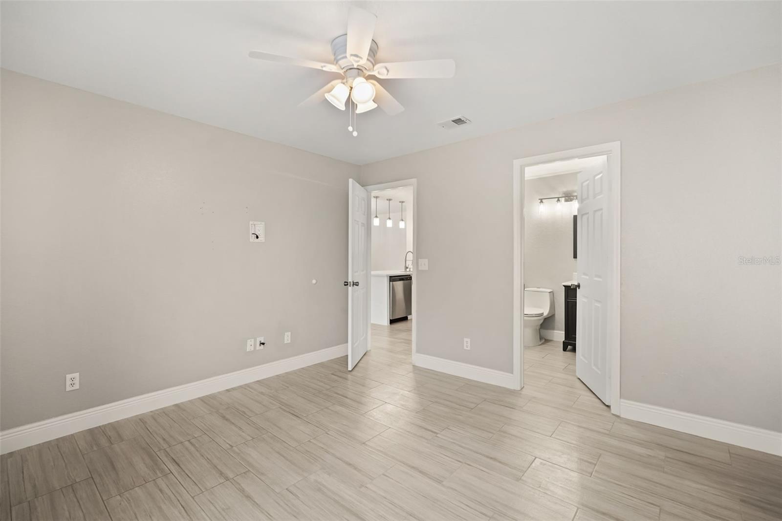 SANDLAKE PRIVATE RESIDENCES - Residential Lease