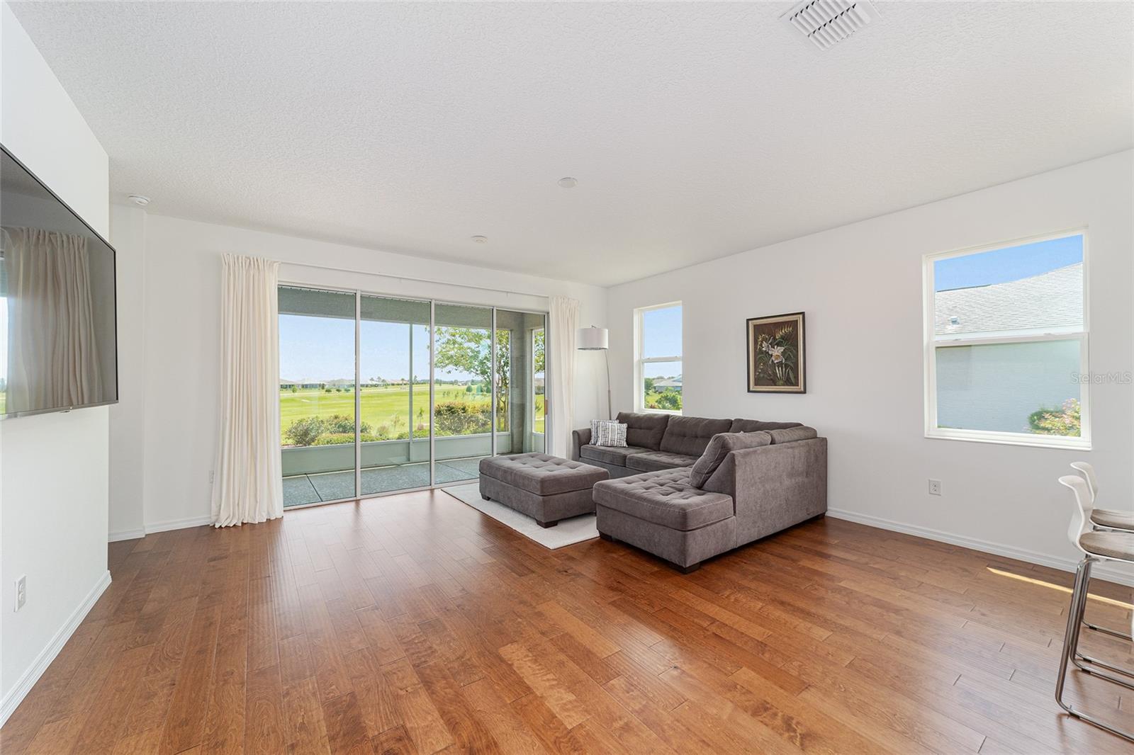 ON TOP OF THE WORLD - Residential