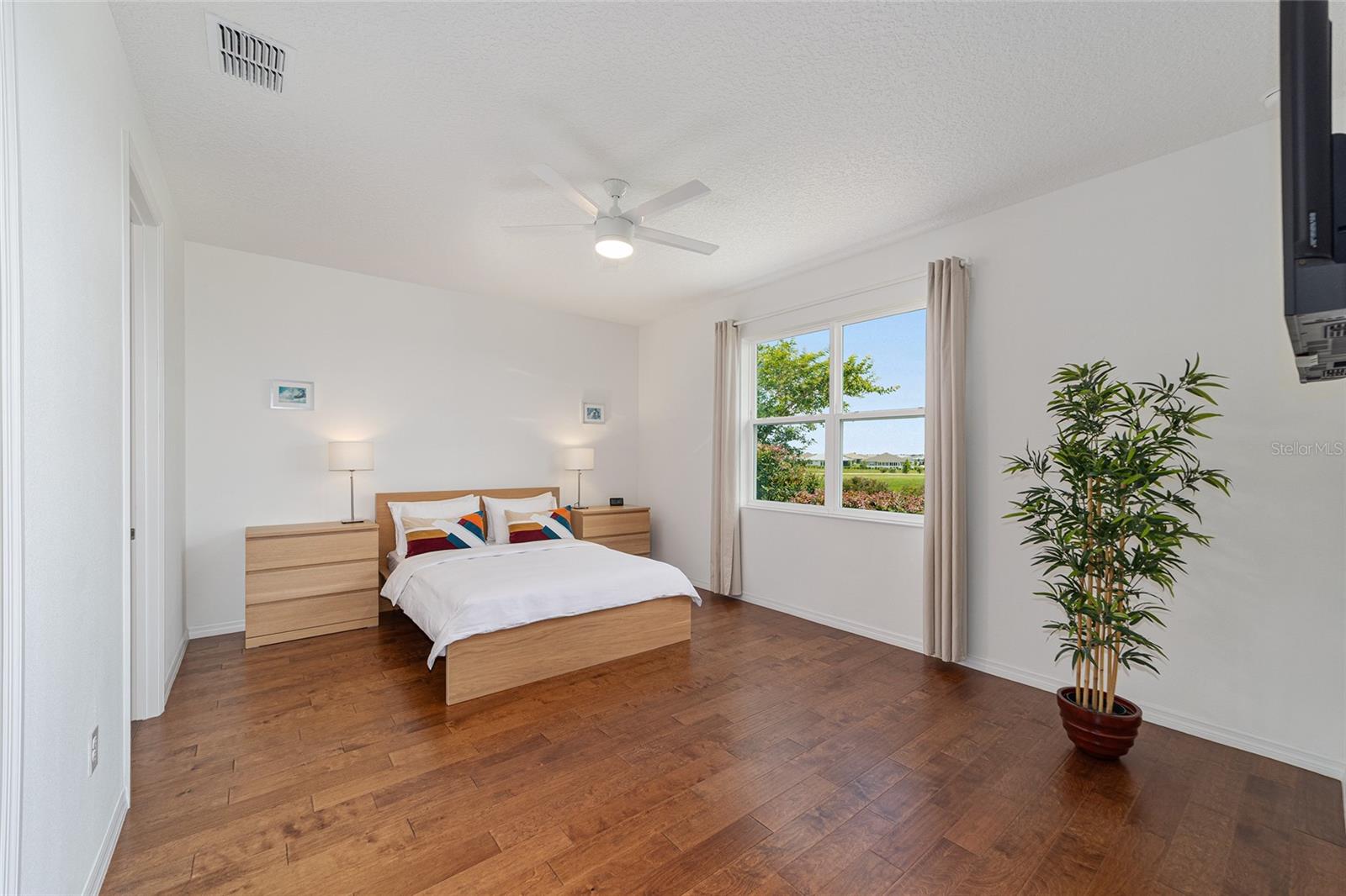 ON TOP OF THE WORLD - Residential