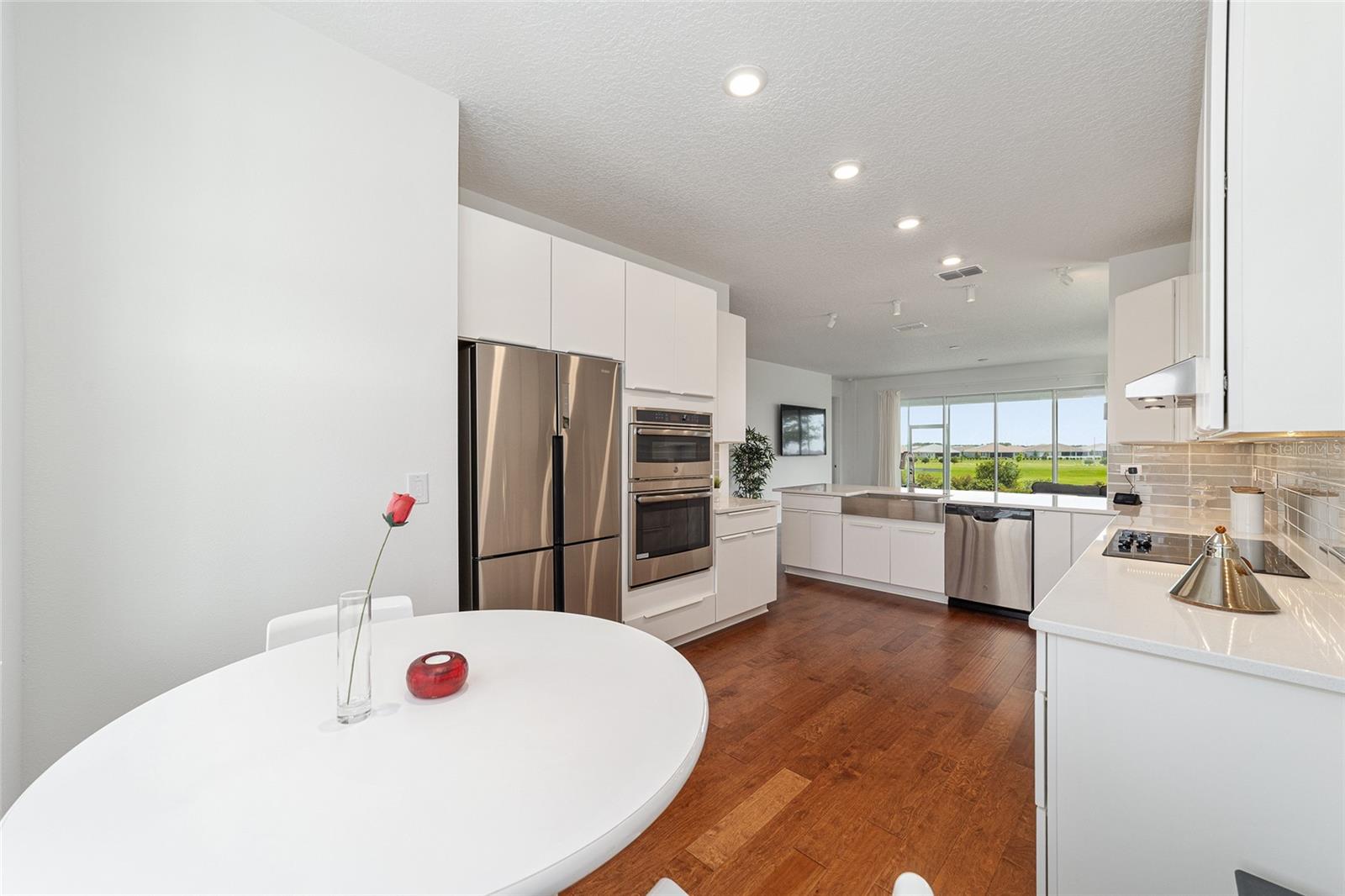 ON TOP OF THE WORLD - Residential
