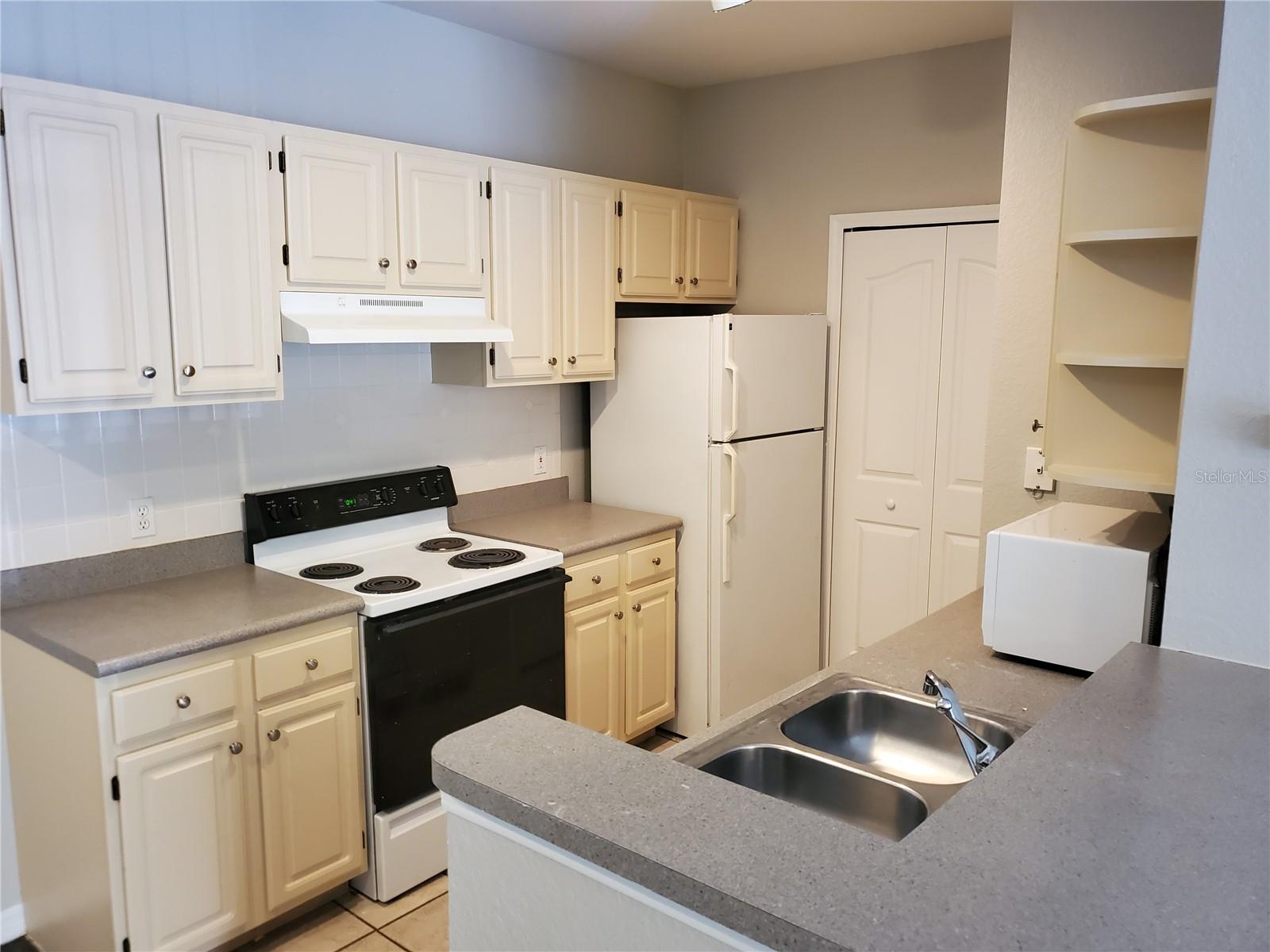 ALLEGRO PALM A CONDO - Residential Lease