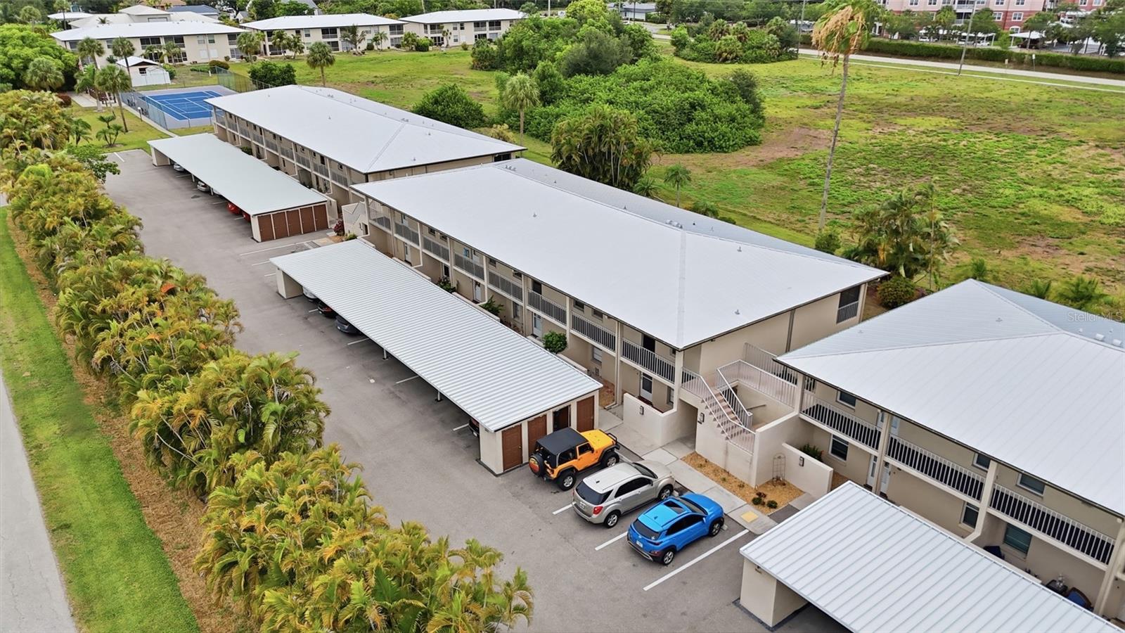 SANIBEL WAY CONDO PH 02 - Residential
