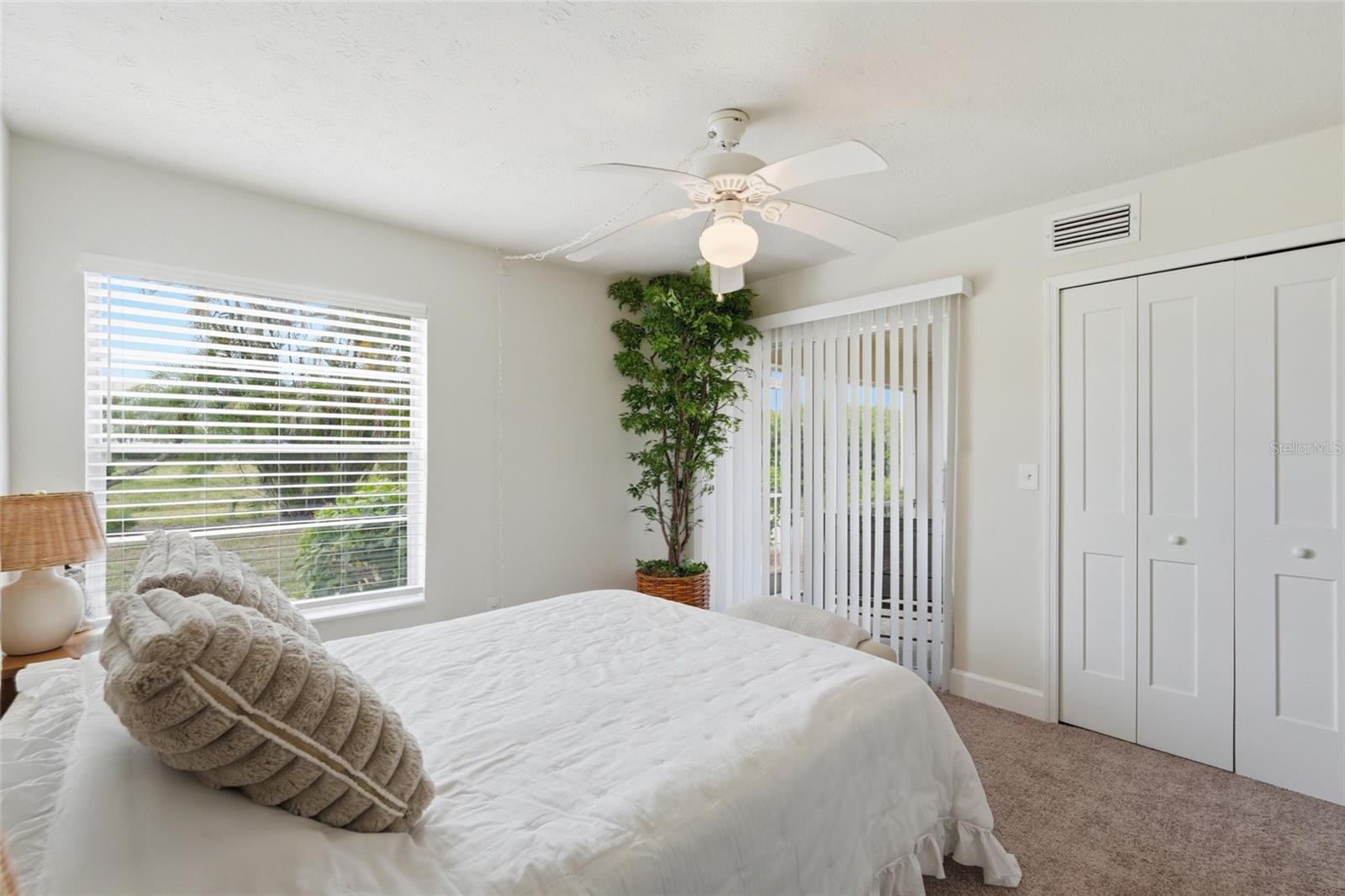 SANIBEL WAY CONDO PH 02 - Residential