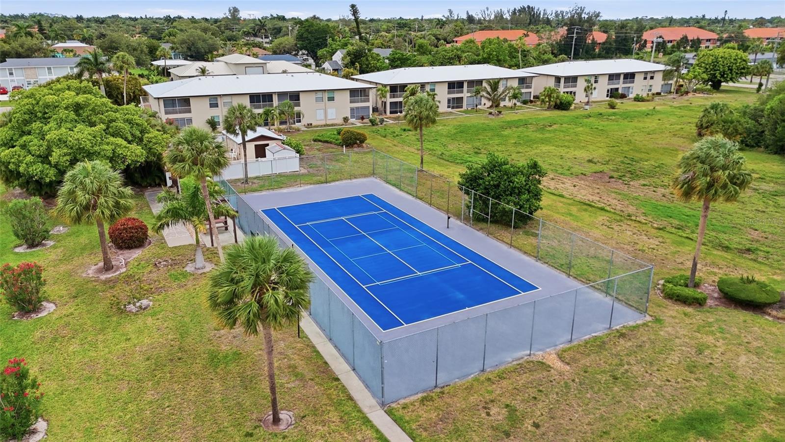 SANIBEL WAY CONDO PH 02 - Residential