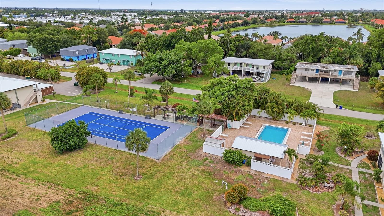 SANIBEL WAY CONDO PH 02 - Residential