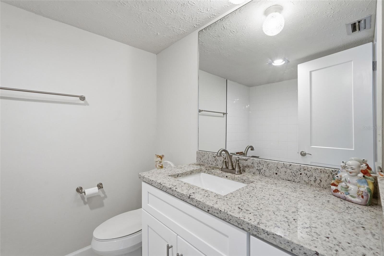 SANIBEL WAY CONDO PH 02 - Residential