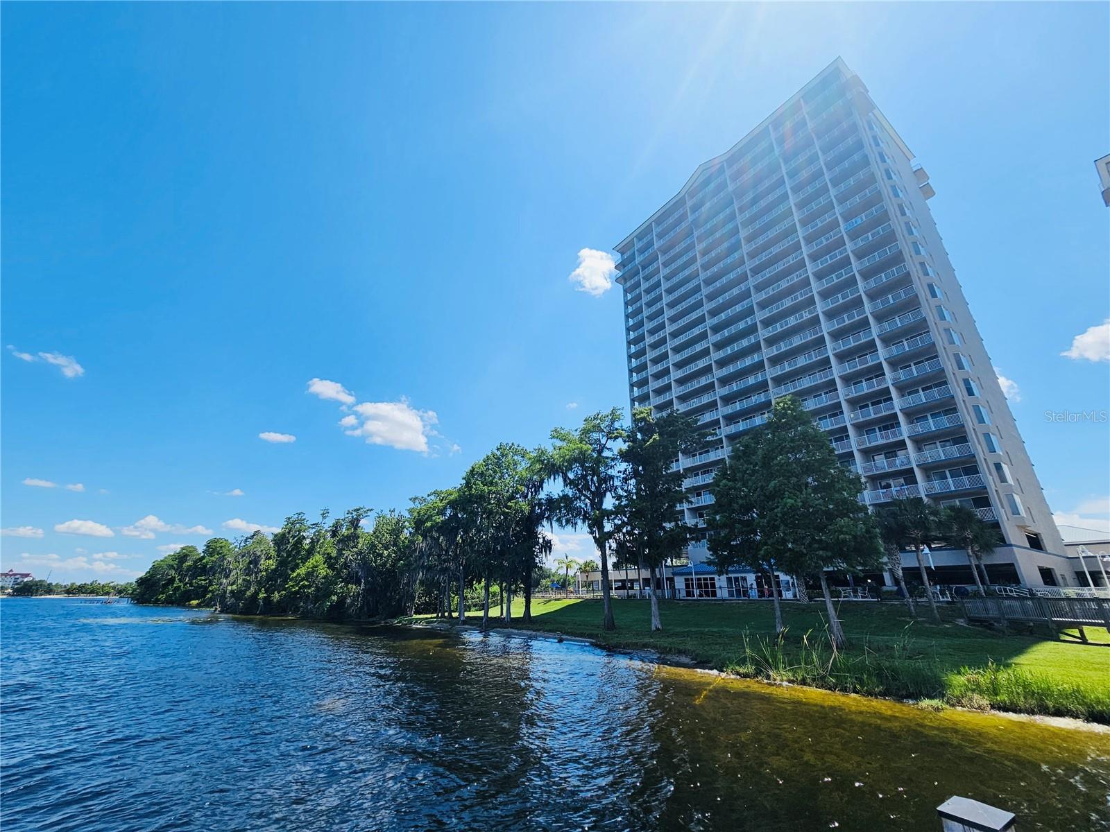 BLUE HERON BEACH RESIDENCE TOWER I - Residential