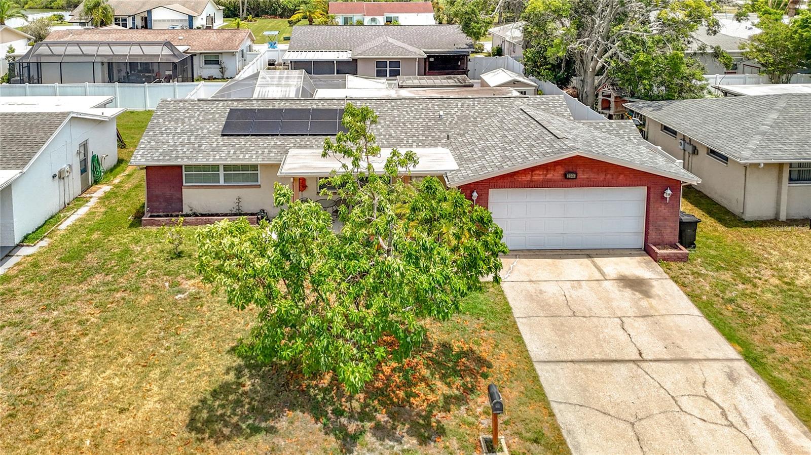 Beautiful single-family home 3/2 with a pool, priced to sell. Don't miss the opportunity to make this property your future home.
Roof 2020, solar panels 2024.  The solar panels will be paid off at closing day.  Call to showing.