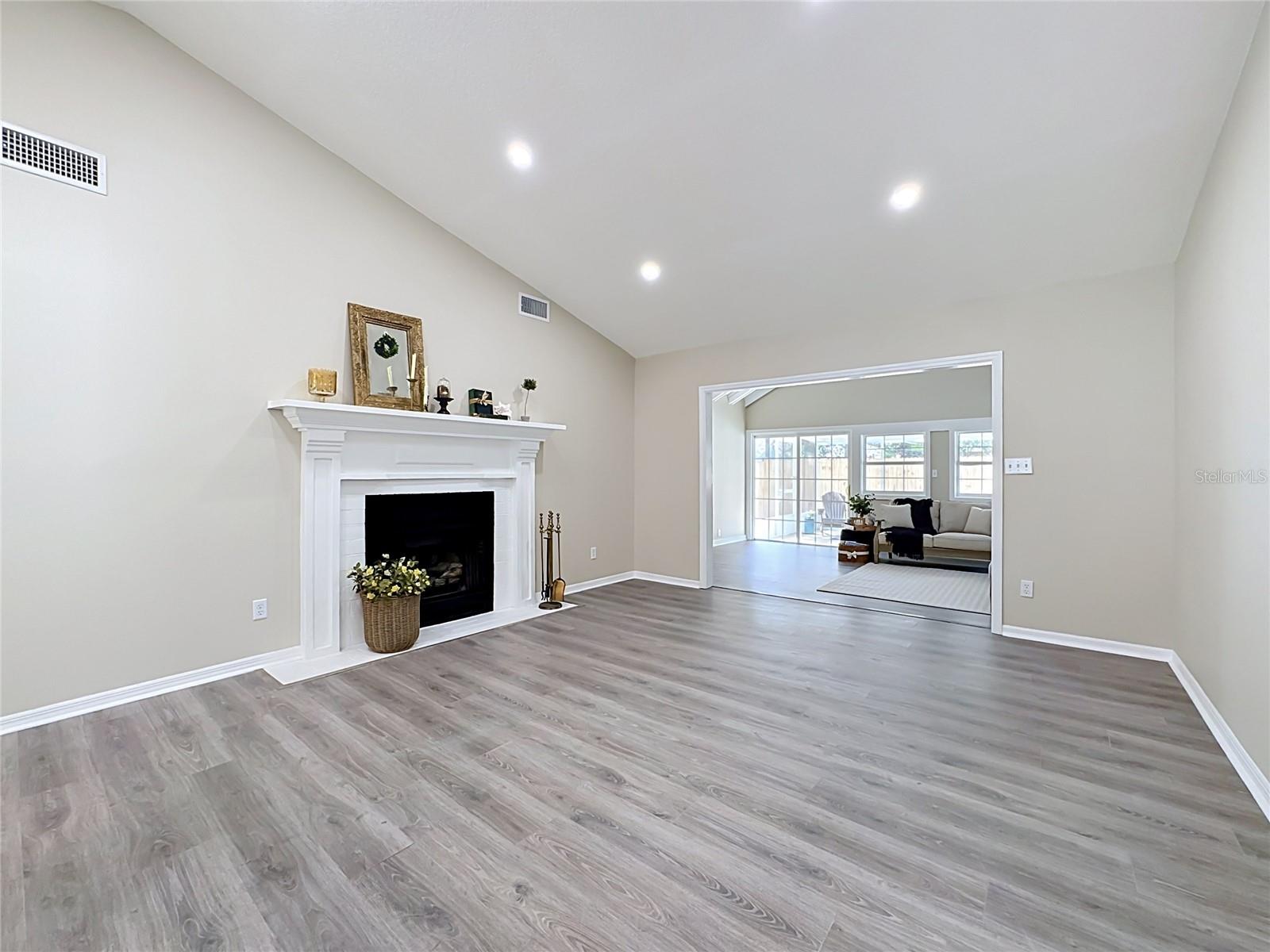 FOUR WINDS ESTATES UNIT SIX - Residential