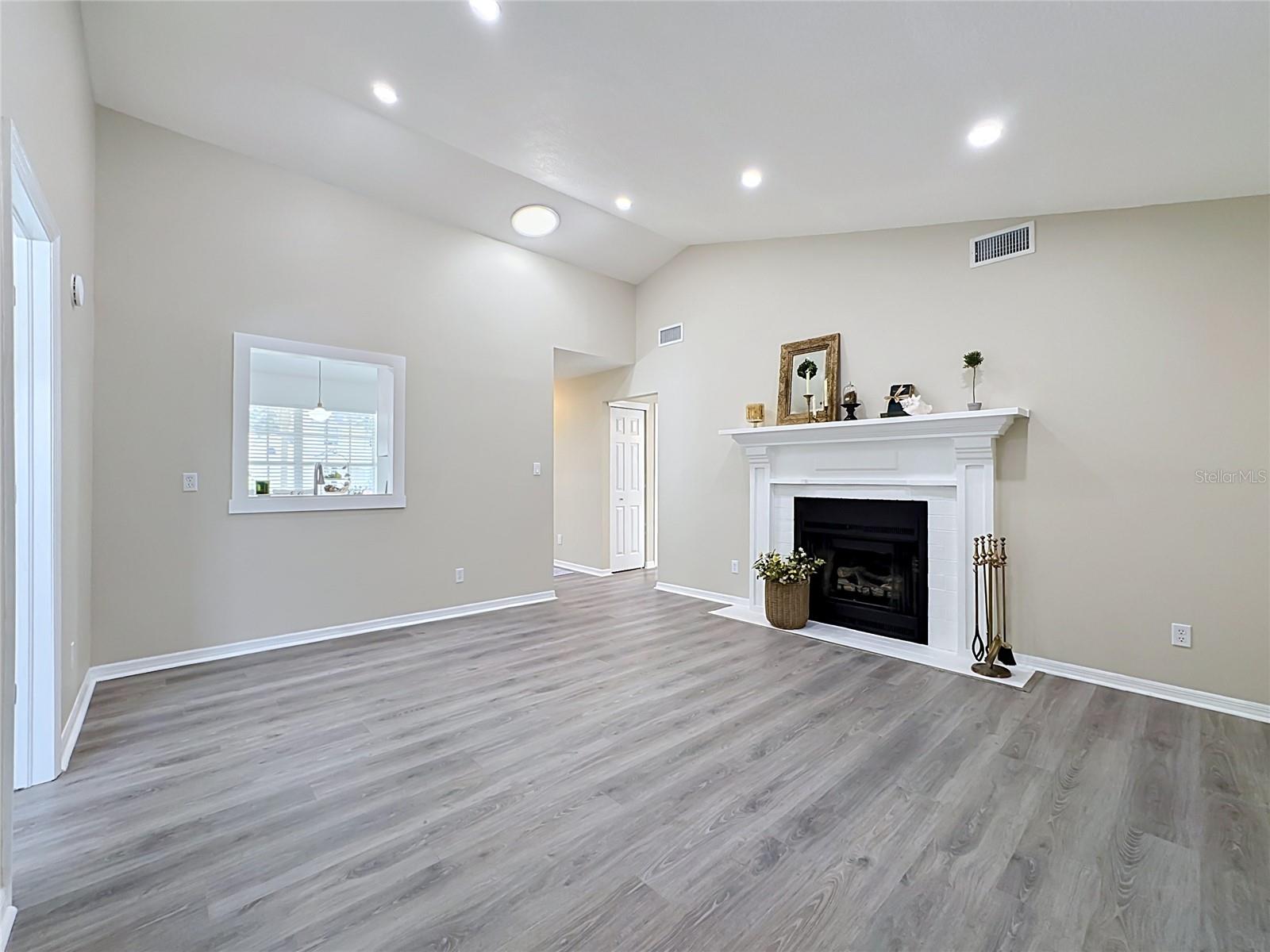 FOUR WINDS ESTATES UNIT SIX - Residential