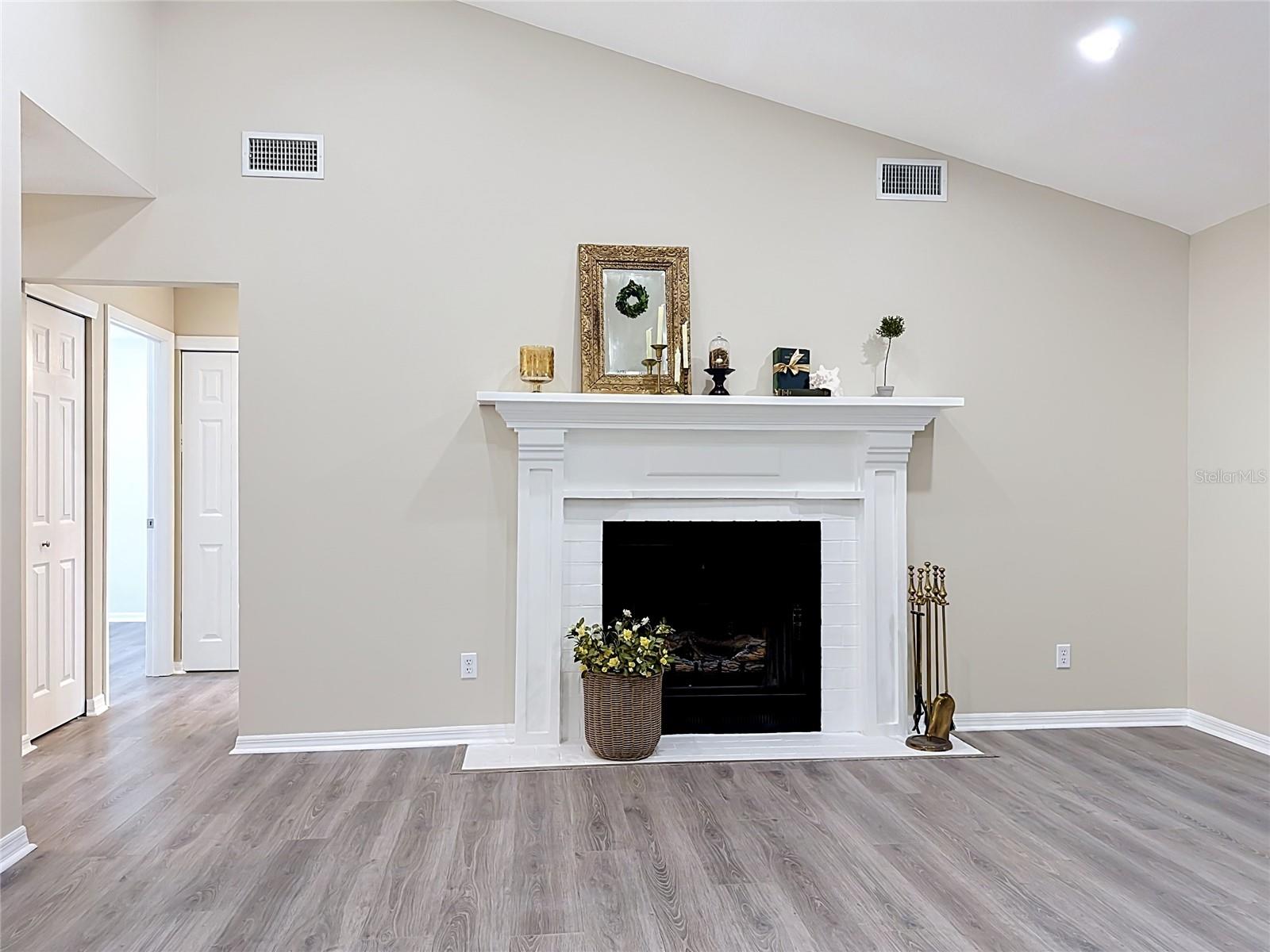 FOUR WINDS ESTATES UNIT SIX - Residential