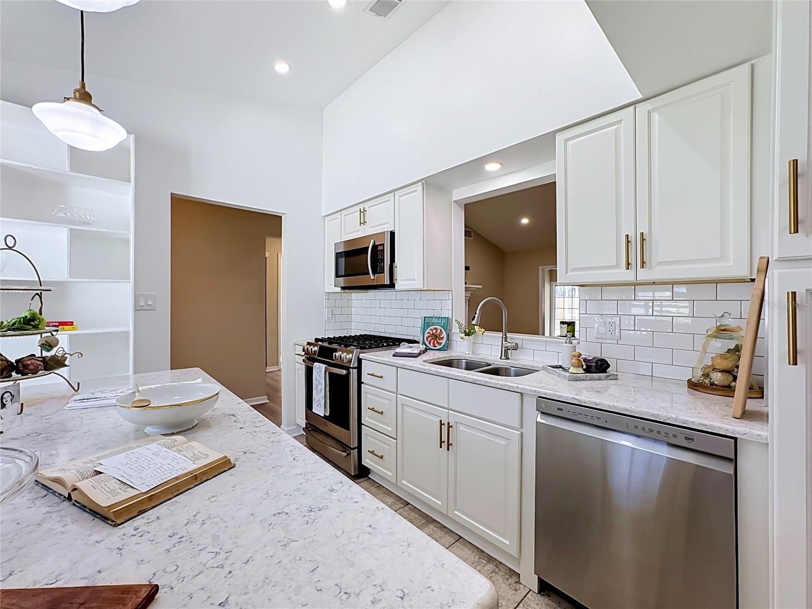 FOUR WINDS ESTATES UNIT SIX - Residential