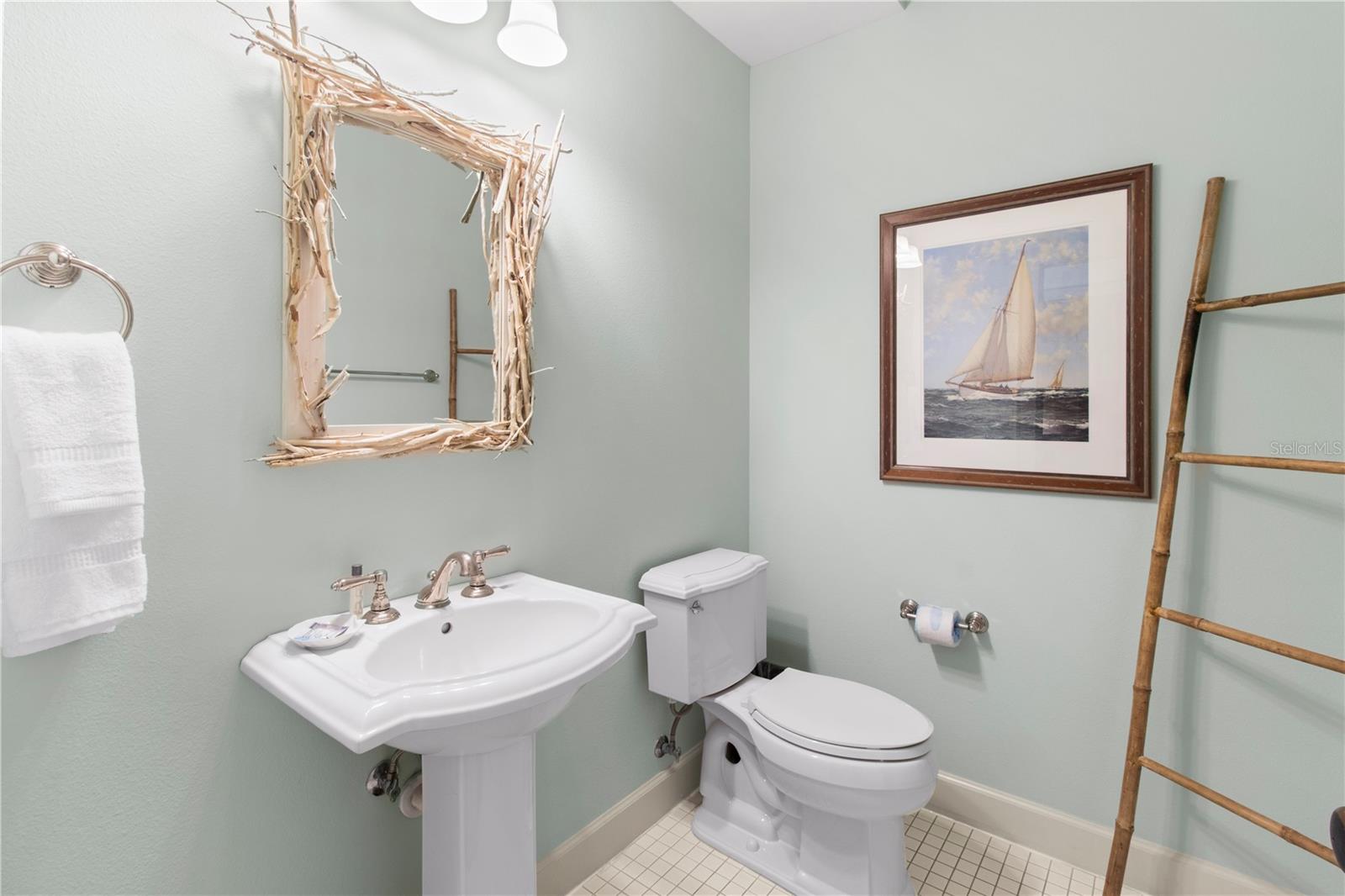 MAINSAIL BEACH INN - Residential