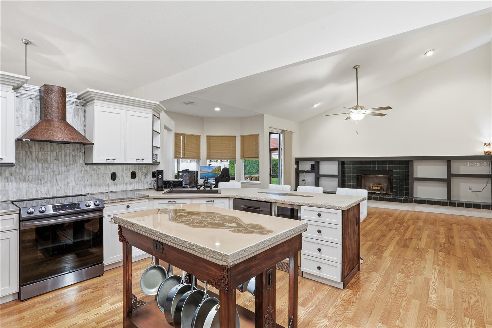 CAPE ORLANDO ESTATES UT 4 / WEDGEFIELD - Residential