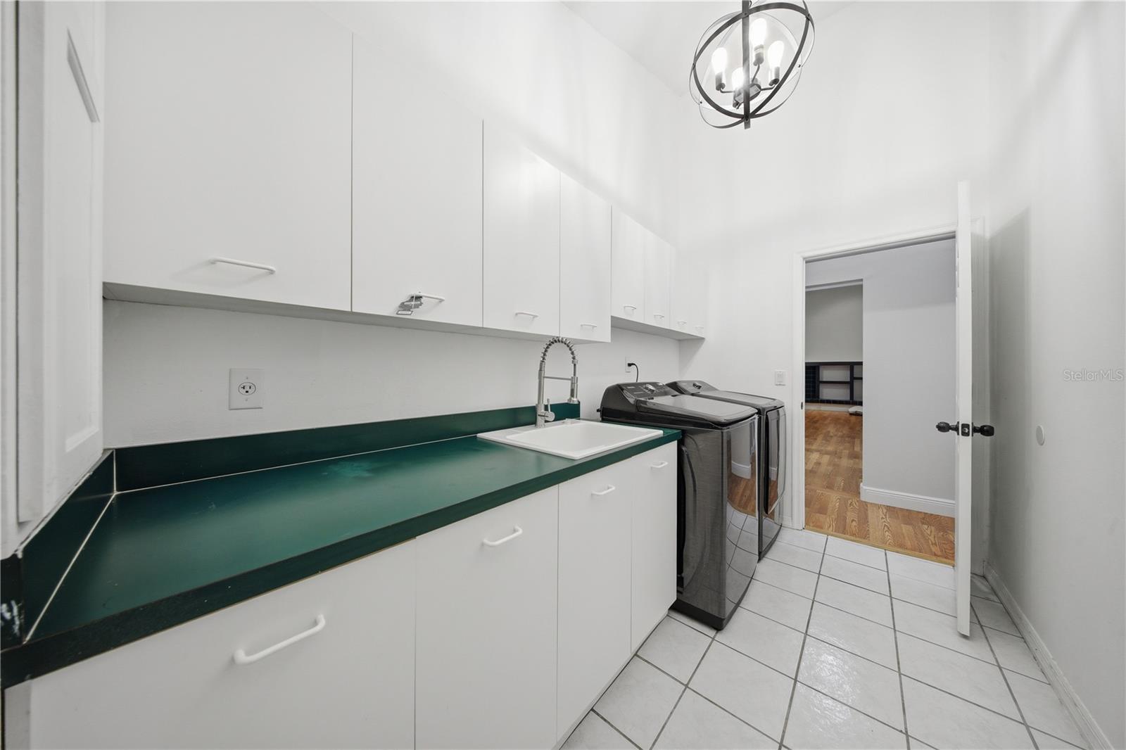 CAPE ORLANDO ESTATES UT 4 / WEDGEFIELD - Residential