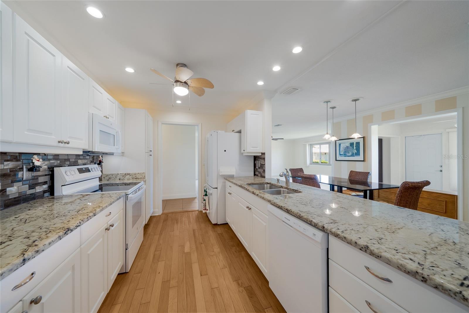 VILLAGE GREEN OF BRADENTON SEC 6 - Residential