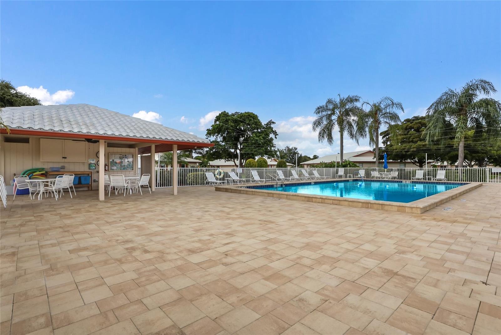 VILLAGE GREEN OF BRADENTON SEC 6 - Residential