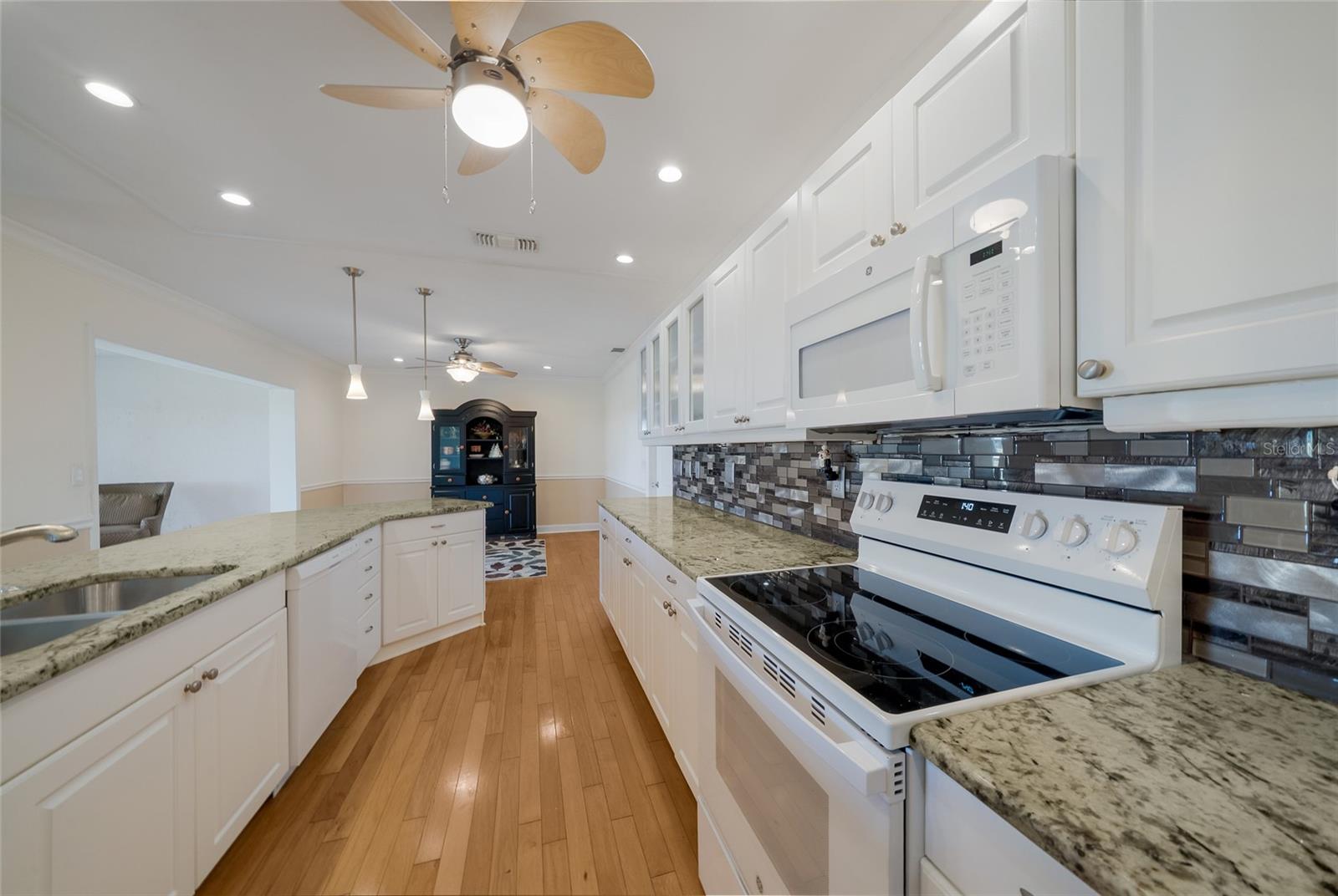 VILLAGE GREEN OF BRADENTON SEC 6 - Residential