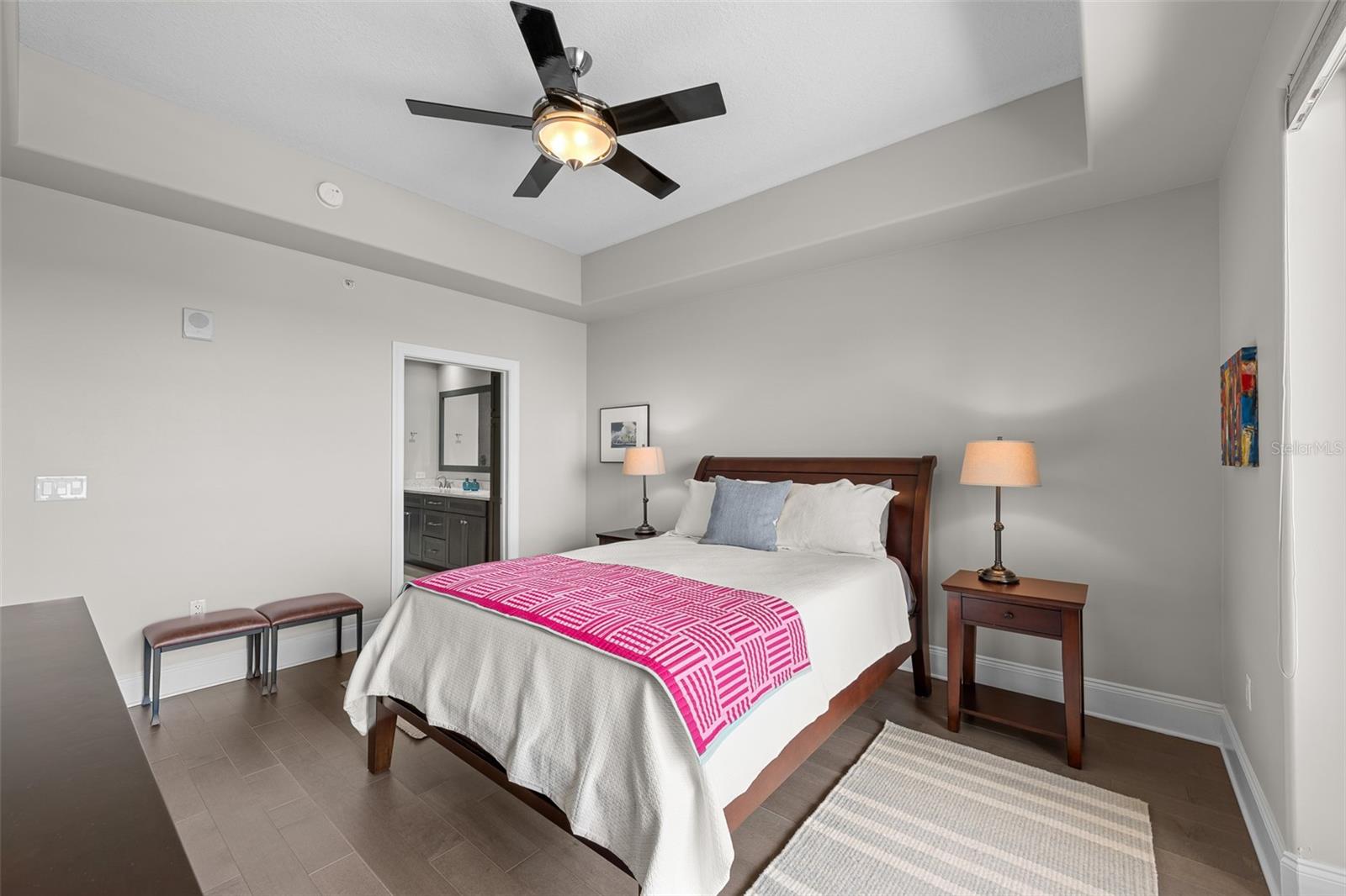 THE PARKSIDE OF ONE BAYSHORE - Residential