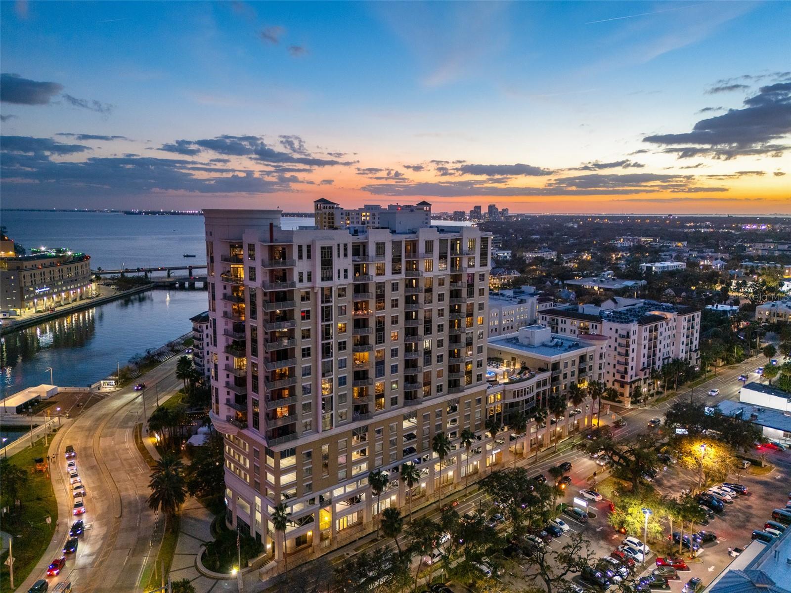 THE PARKSIDE OF ONE BAYSHORE - Residential
