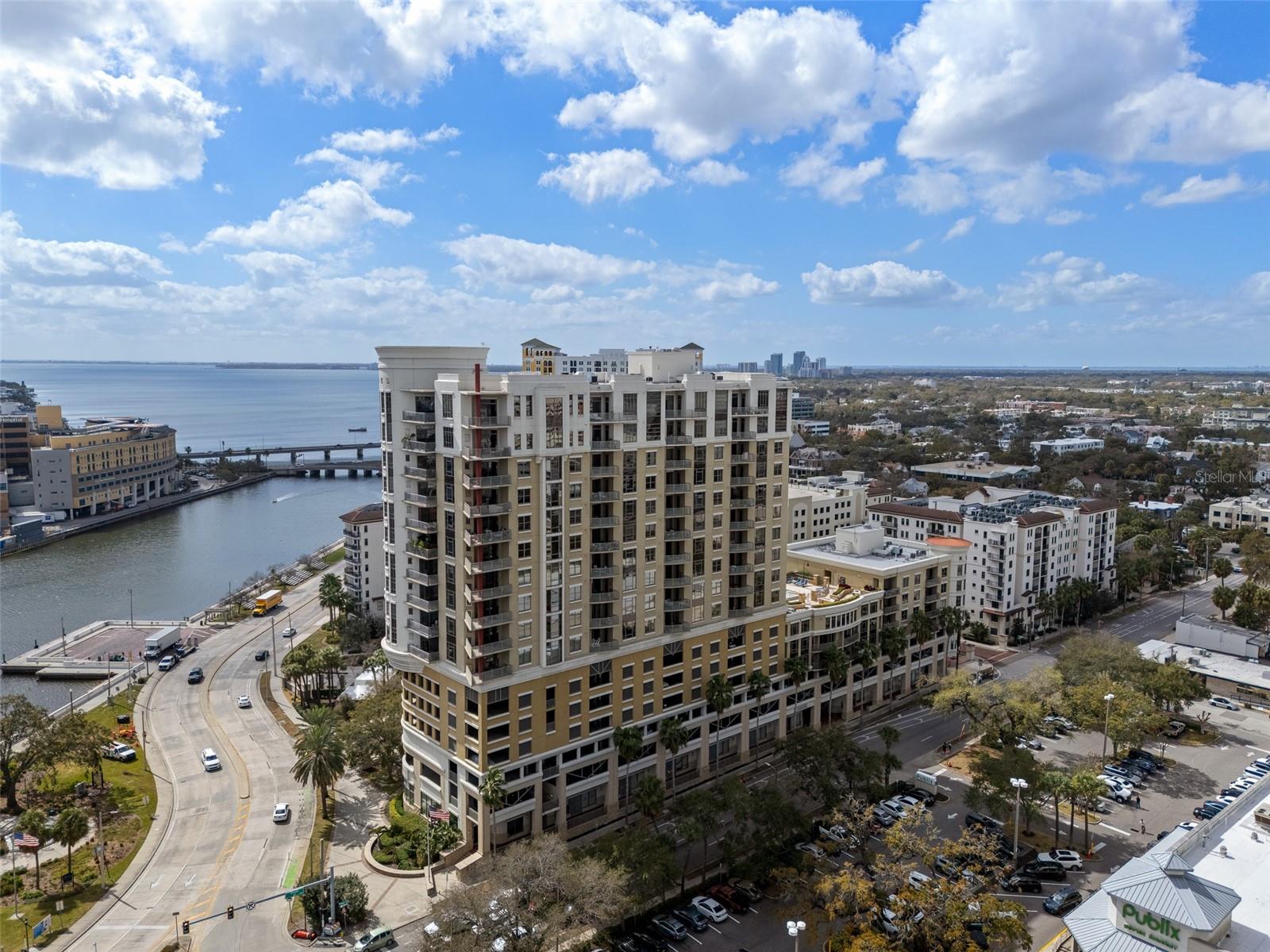 THE PARKSIDE OF ONE BAYSHORE - Residential