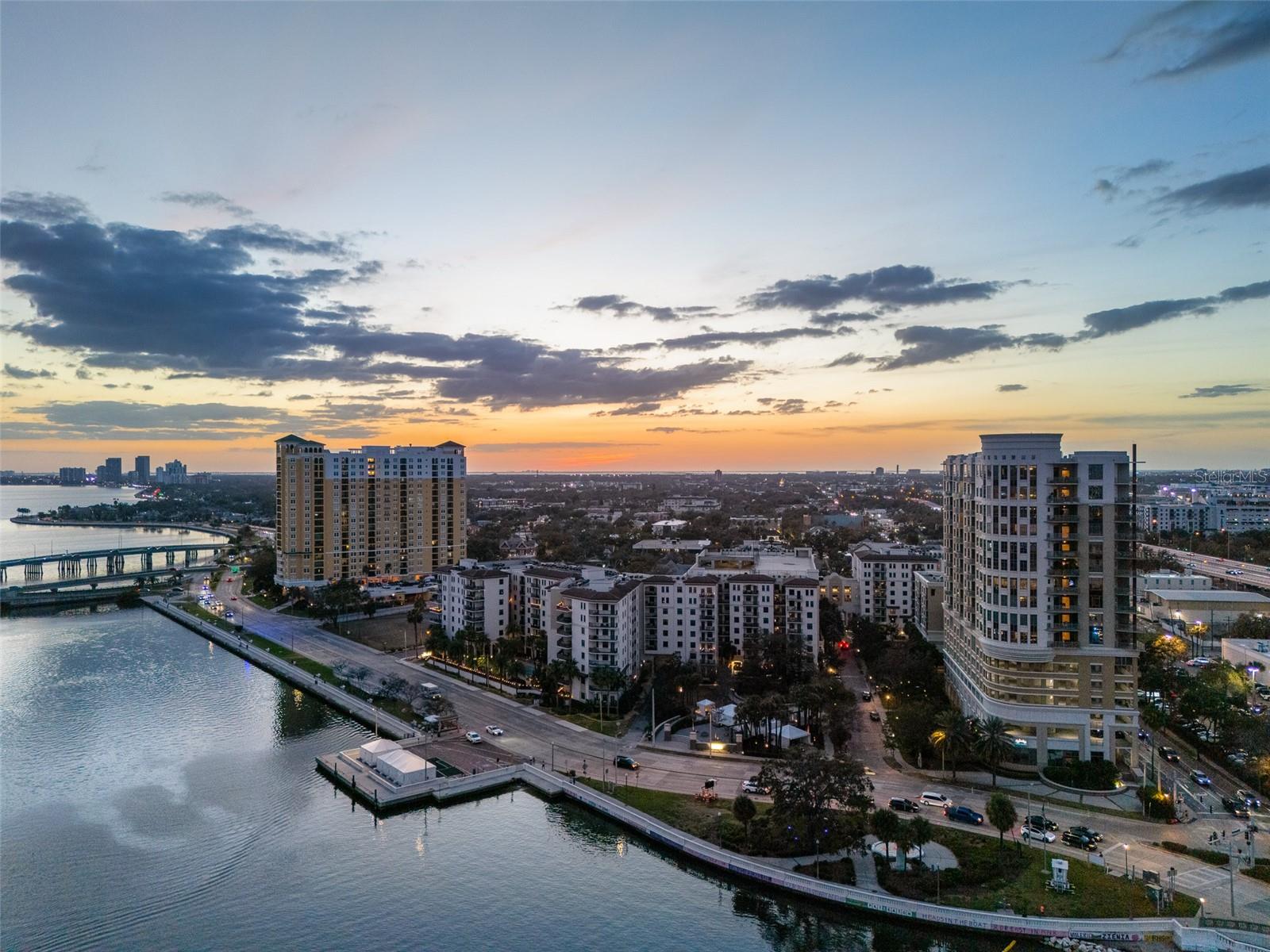 THE PARKSIDE OF ONE BAYSHORE - Residential