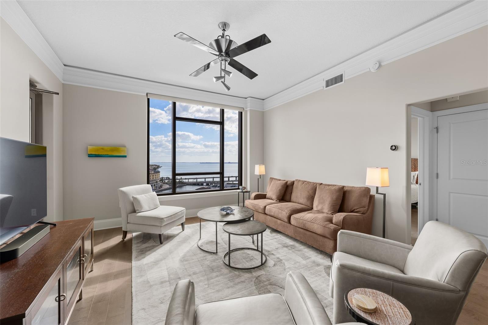 THE PARKSIDE OF ONE BAYSHORE - Residential