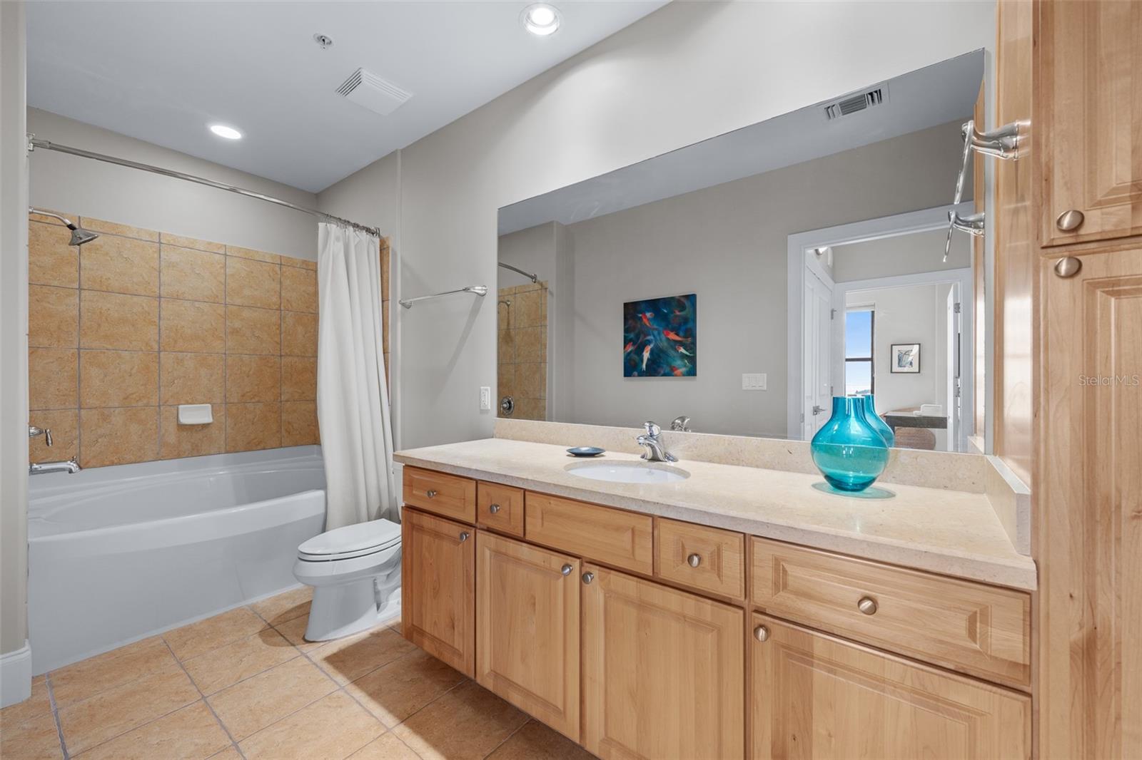 THE PARKSIDE OF ONE BAYSHORE - Residential