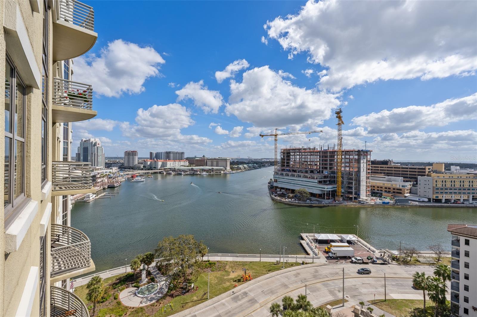THE PARKSIDE OF ONE BAYSHORE - Residential
