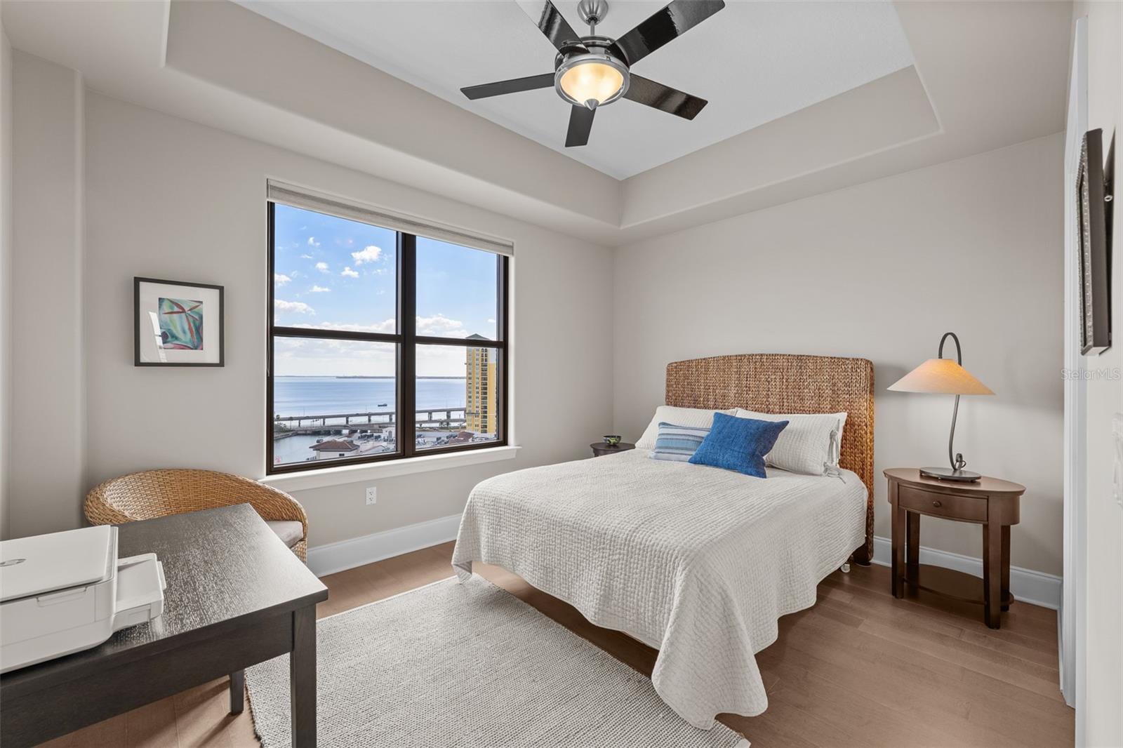 THE PARKSIDE OF ONE BAYSHORE - Residential