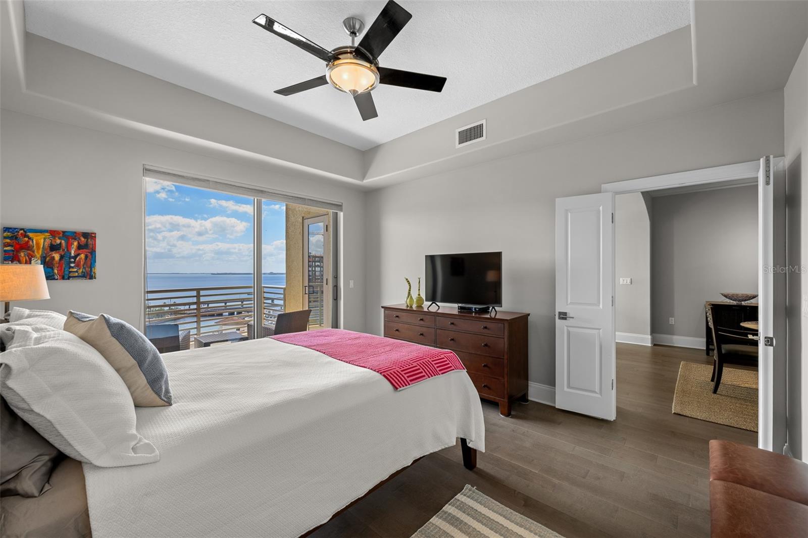 THE PARKSIDE OF ONE BAYSHORE - Residential