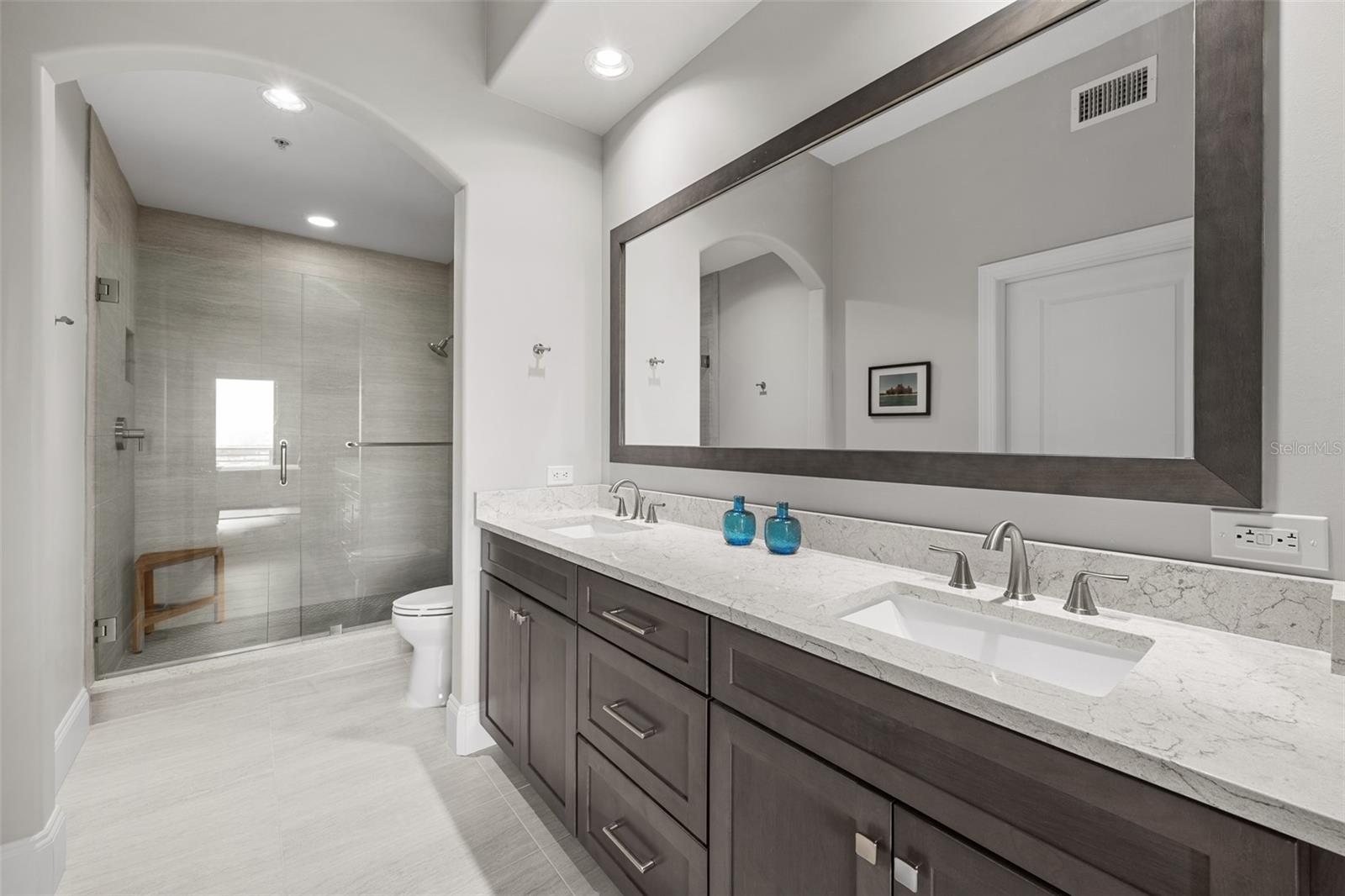 THE PARKSIDE OF ONE BAYSHORE - Residential