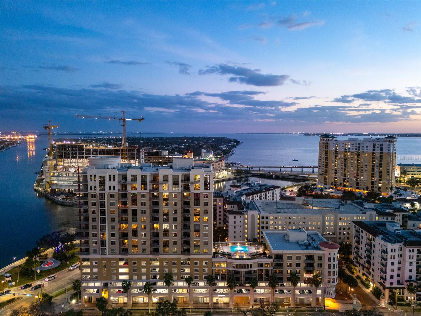THE PARKSIDE OF ONE BAYSHORE - Residential