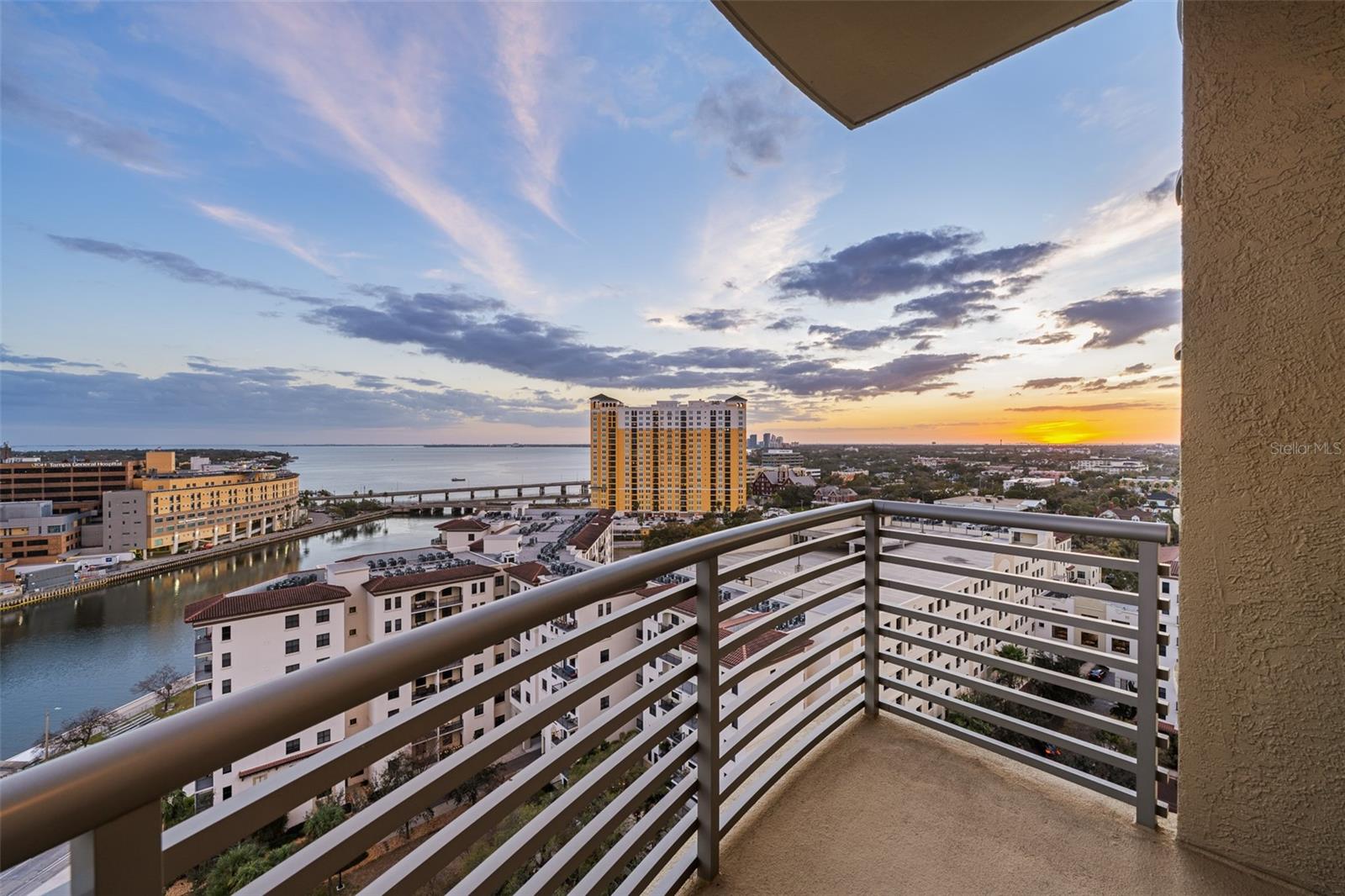 THE PARKSIDE OF ONE BAYSHORE - Residential