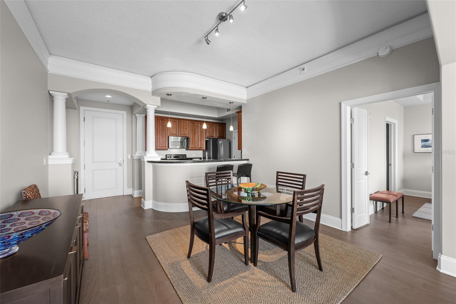 THE PARKSIDE OF ONE BAYSHORE - Residential