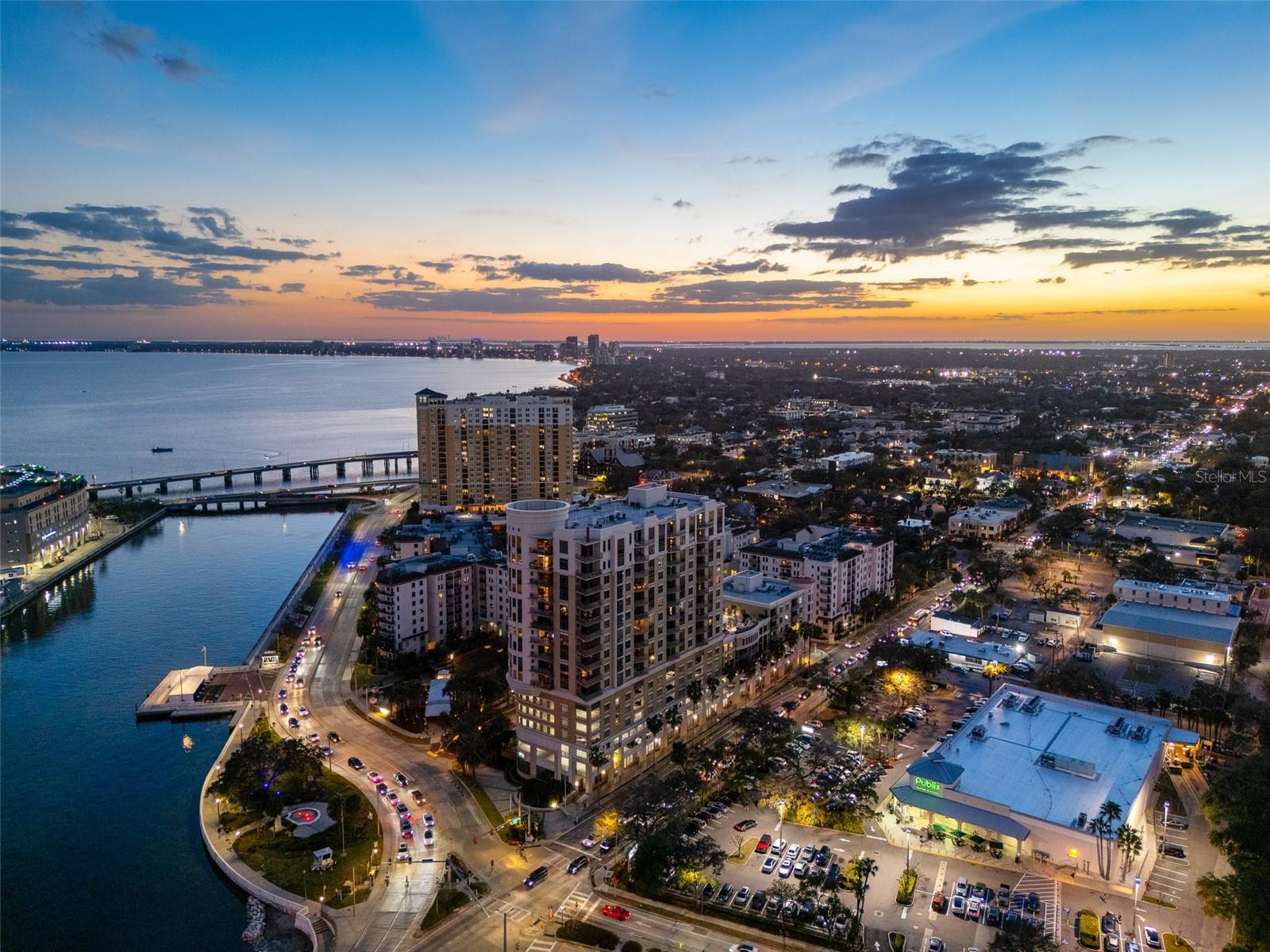 THE PARKSIDE OF ONE BAYSHORE - Residential