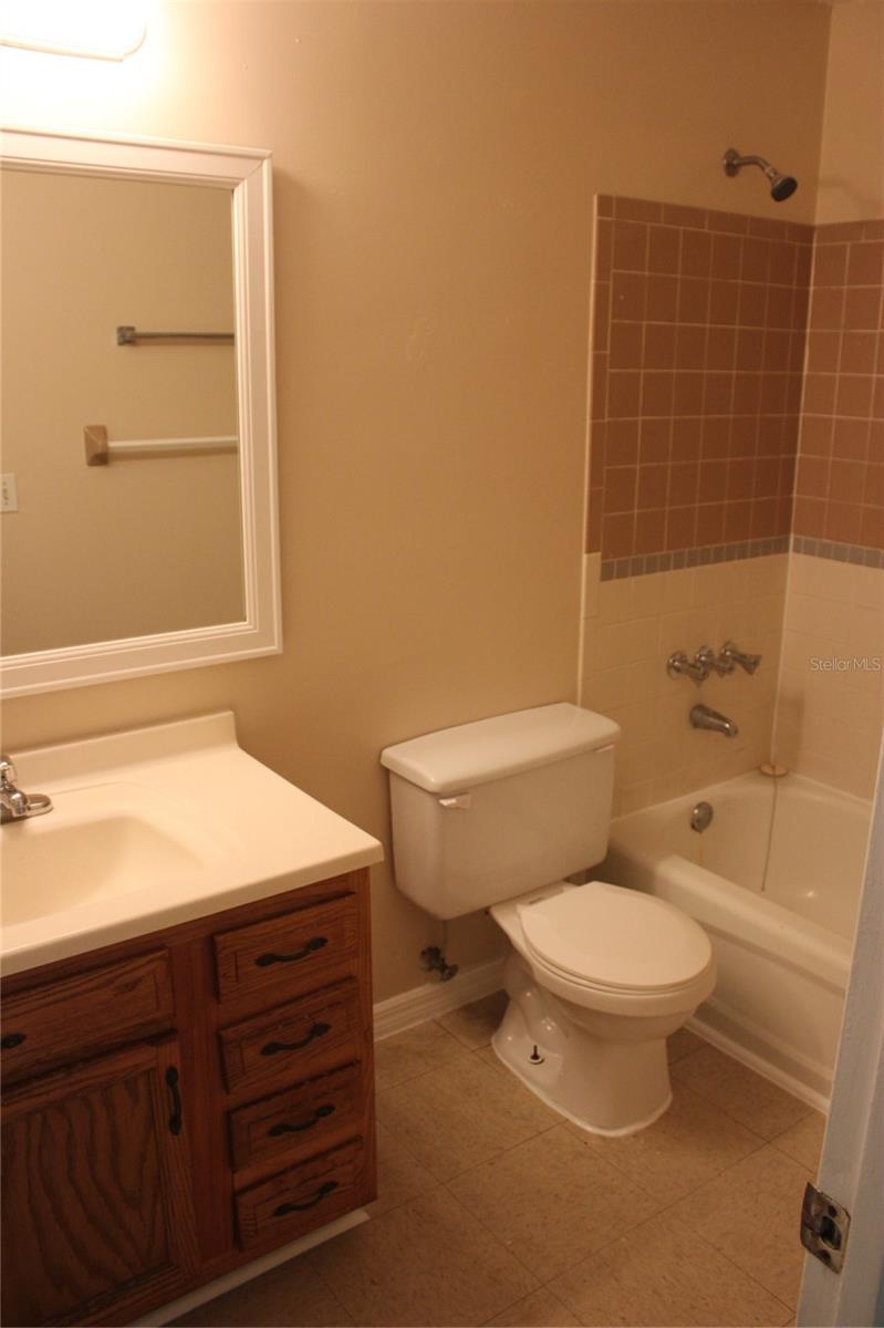 TOWER OAKS - Residential Lease