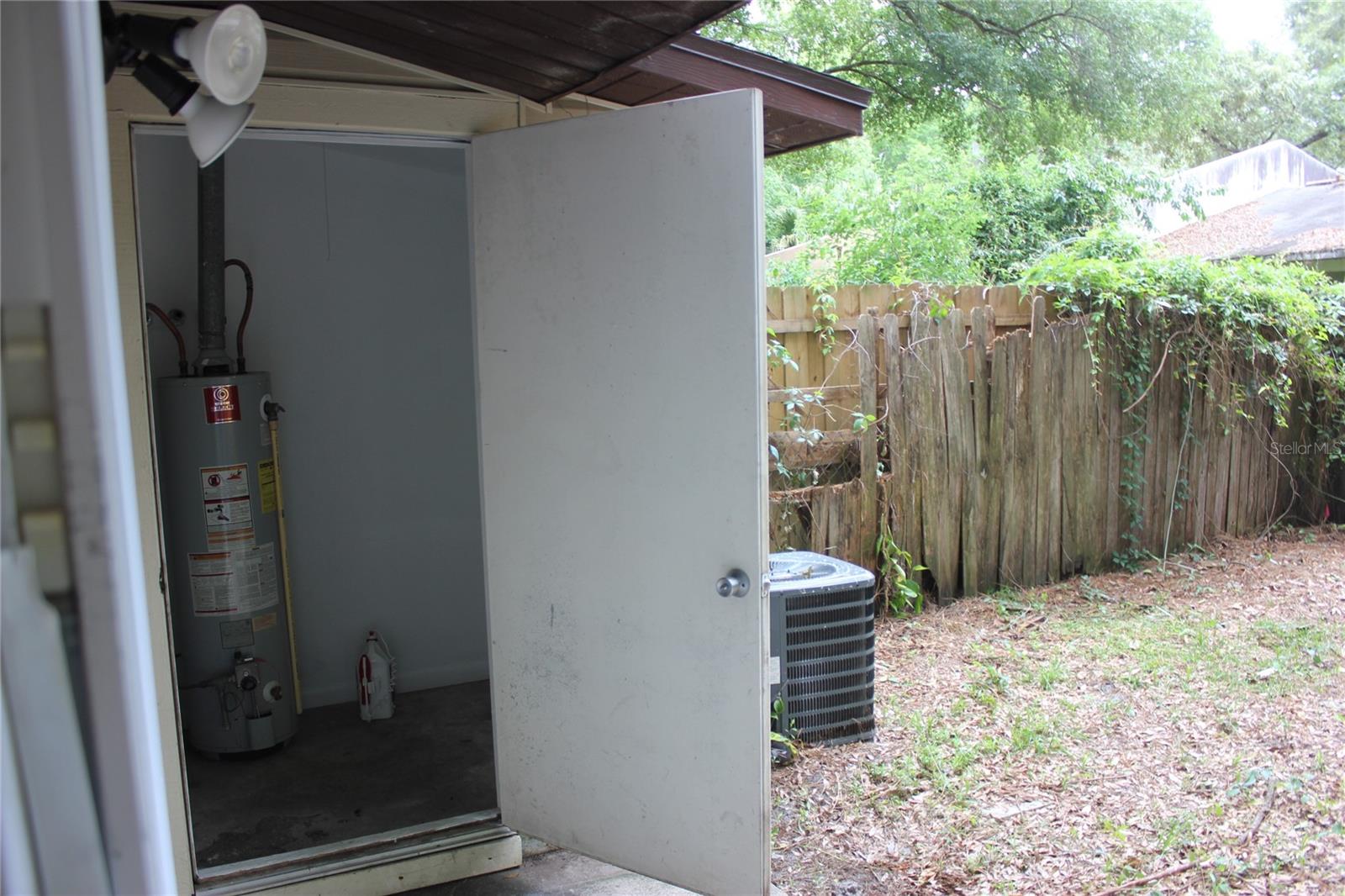 TOWER OAKS - Residential Lease