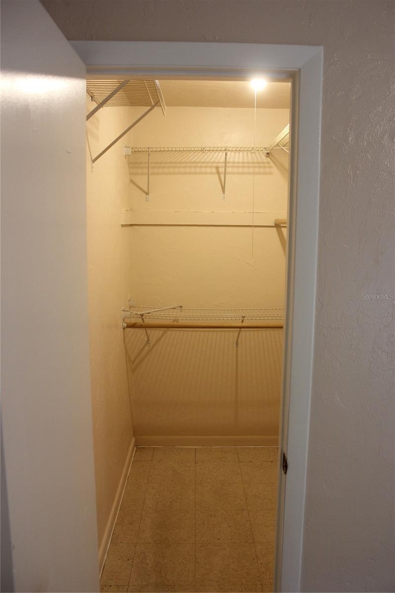 TOWER OAKS - Residential Lease