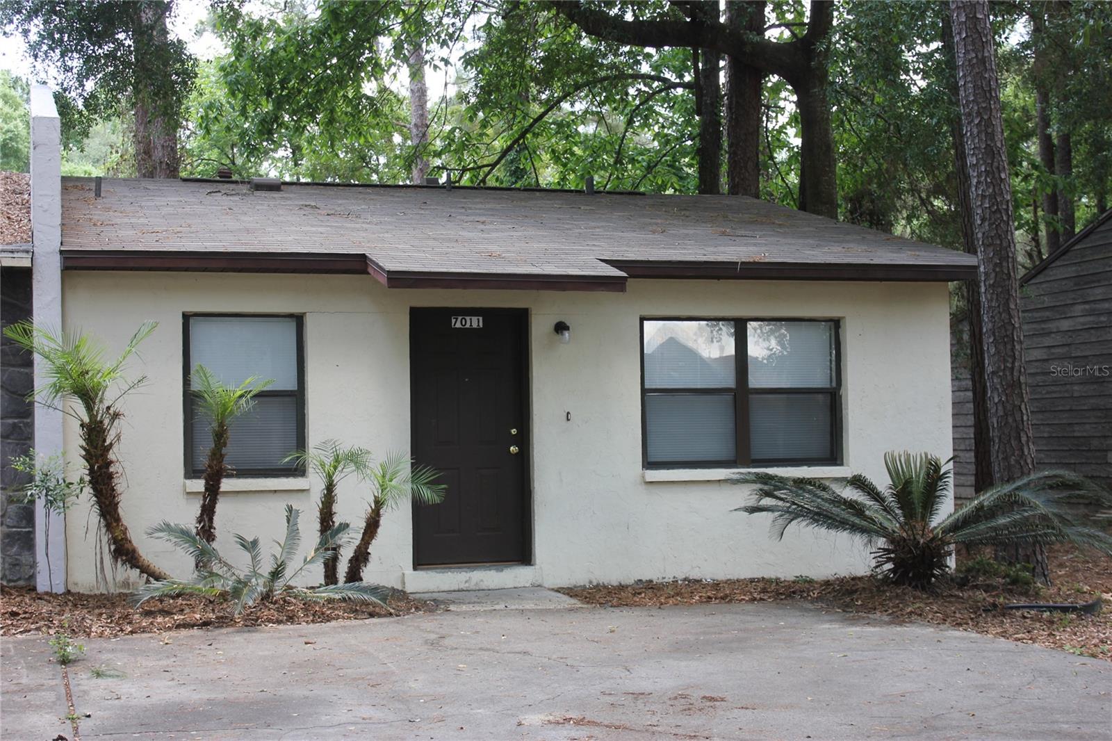 TOWER OAKS - Residential Lease