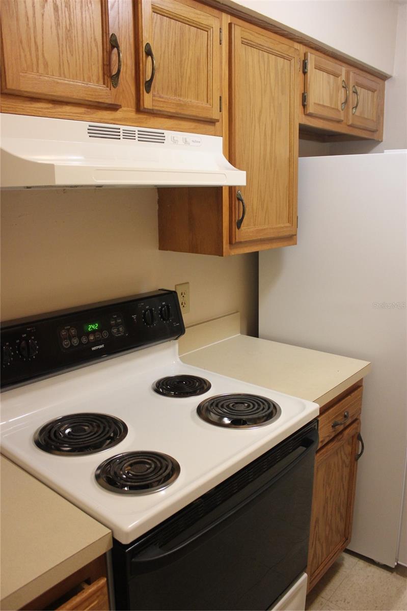 TOWER OAKS - Residential Lease