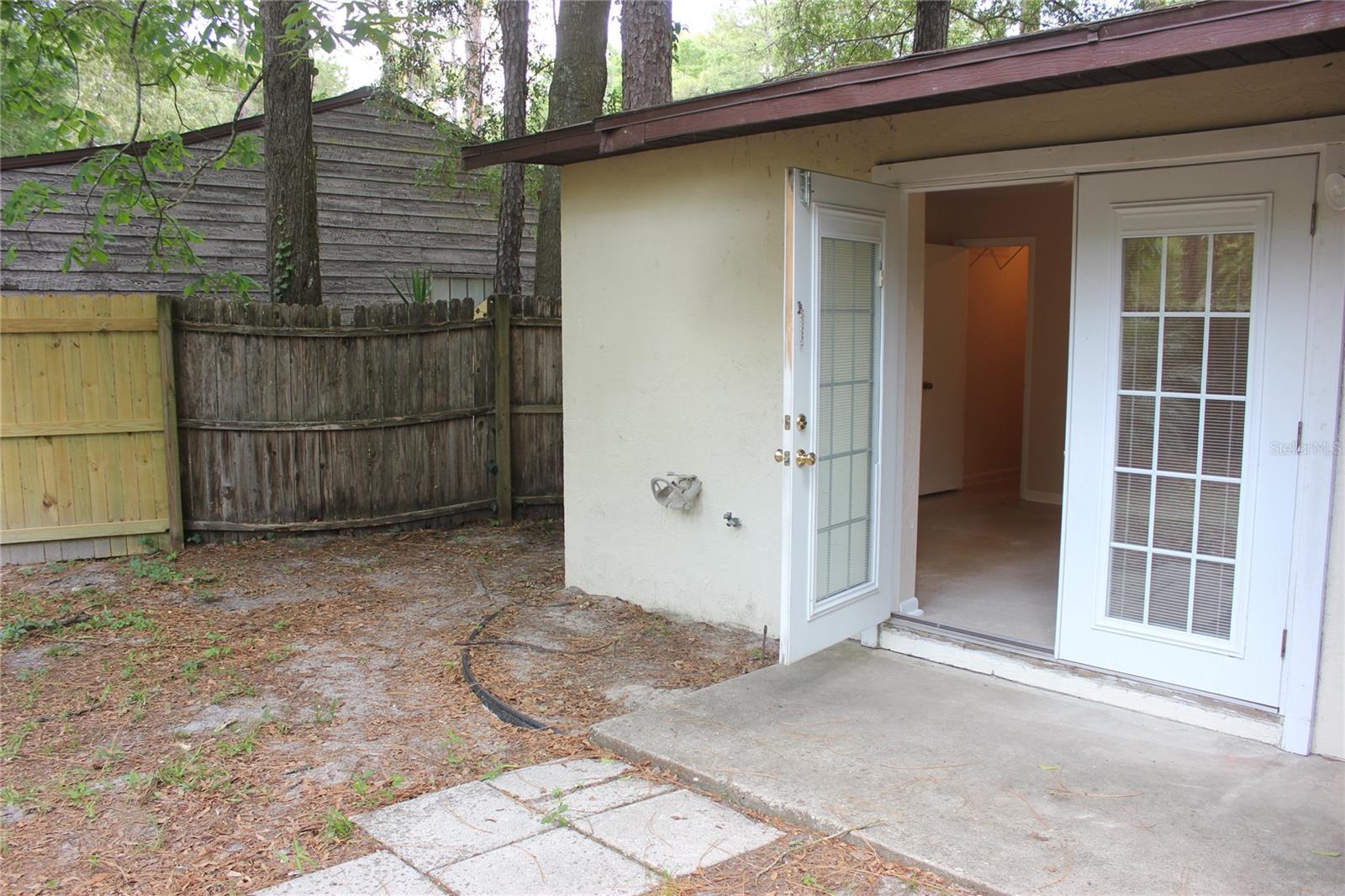 TOWER OAKS - Residential Lease