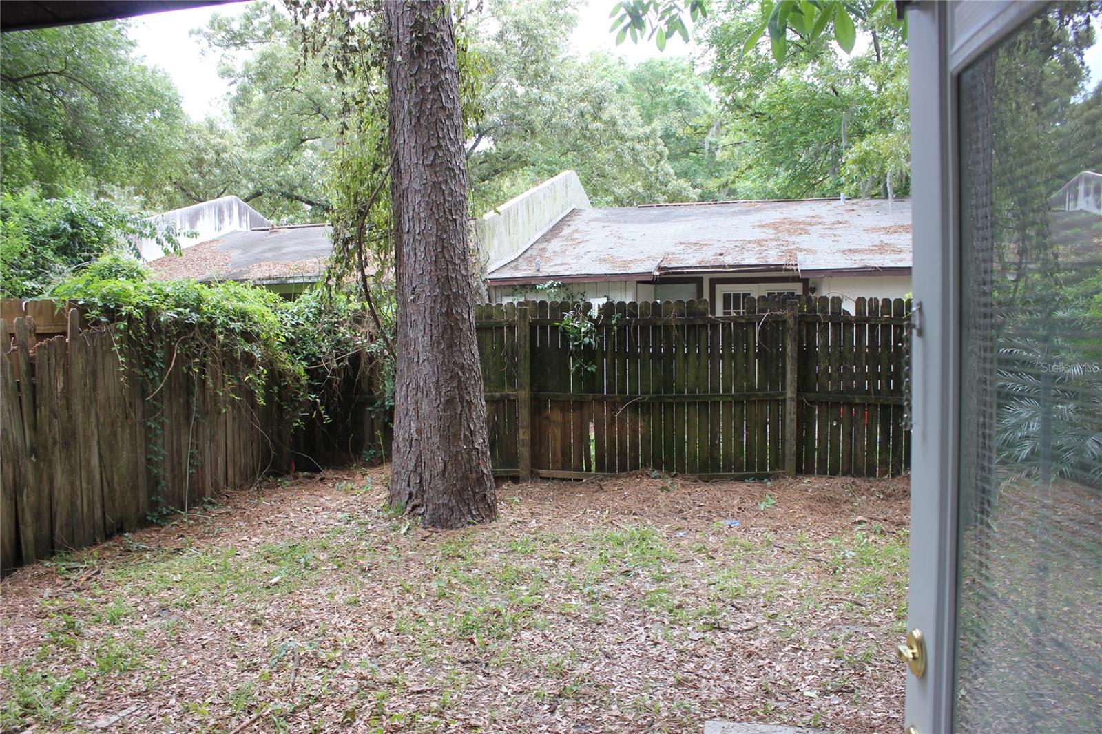 TOWER OAKS - Residential Lease
