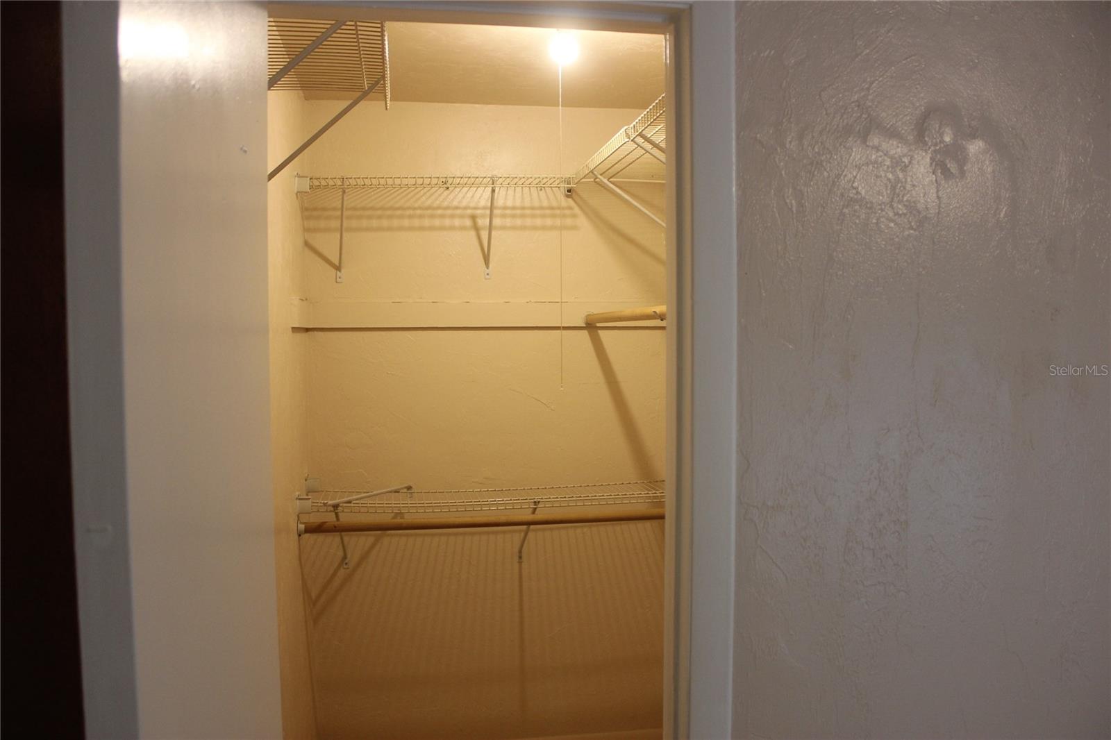 TOWER OAKS - Residential Lease