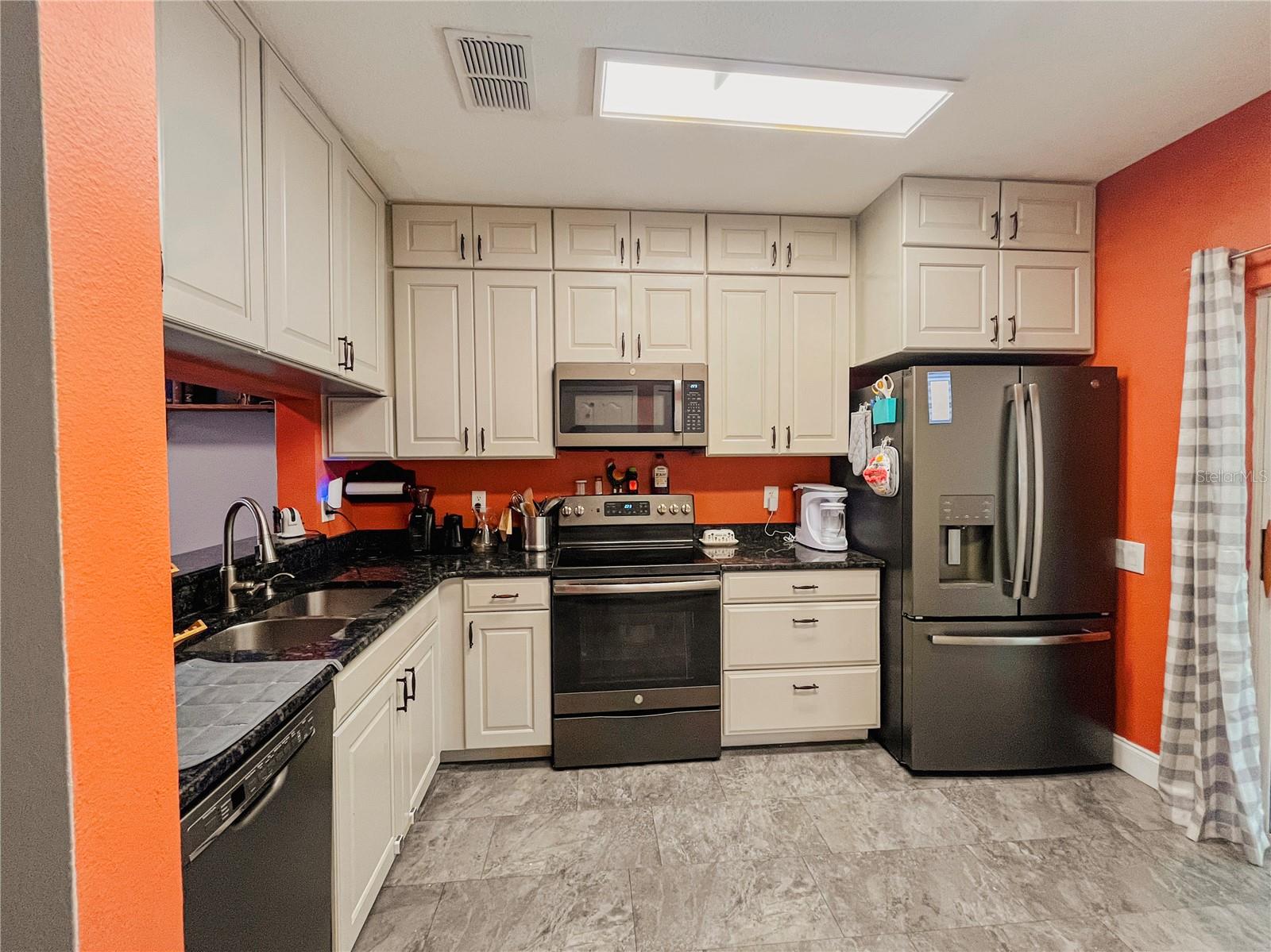 MEADOW POINTE - Residential