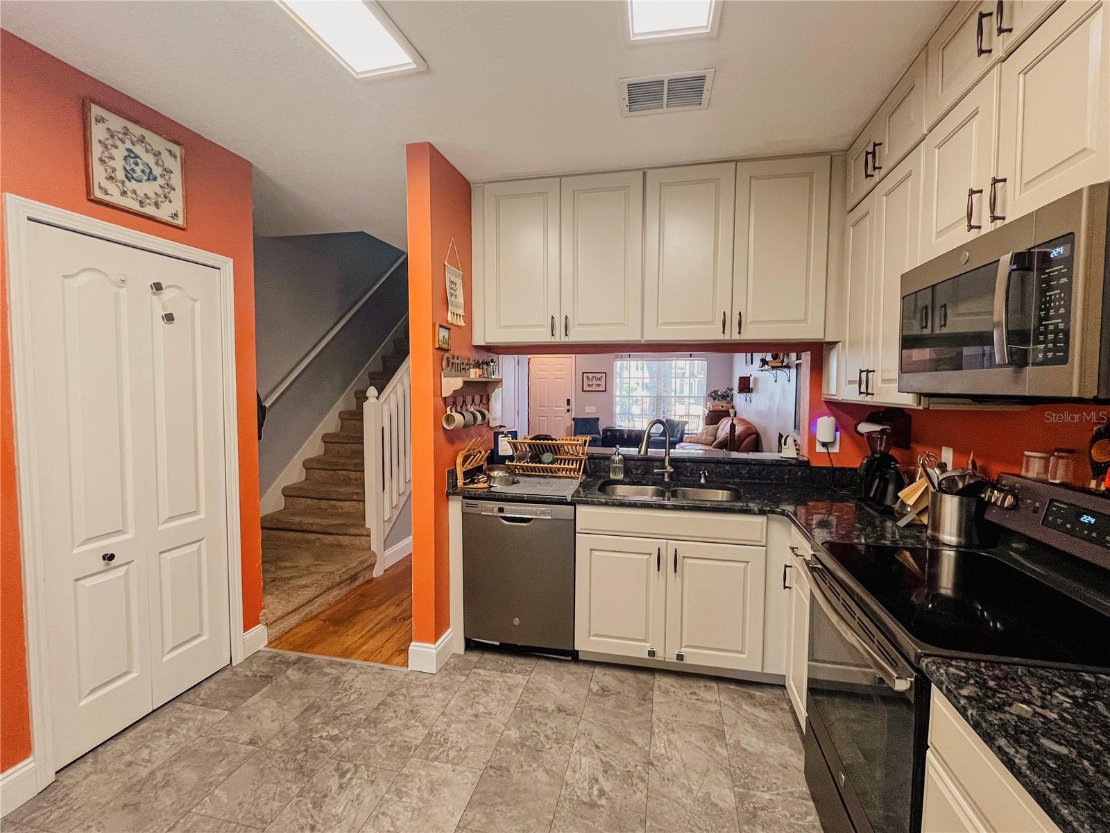 MEADOW POINTE - Residential