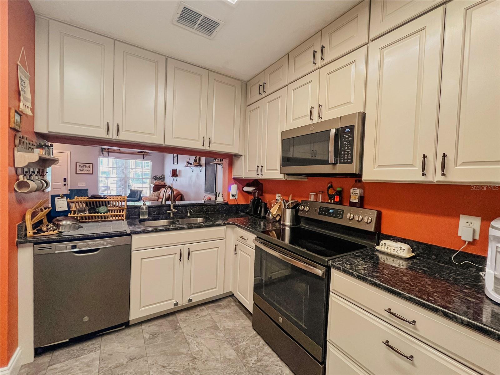 MEADOW POINTE - Residential