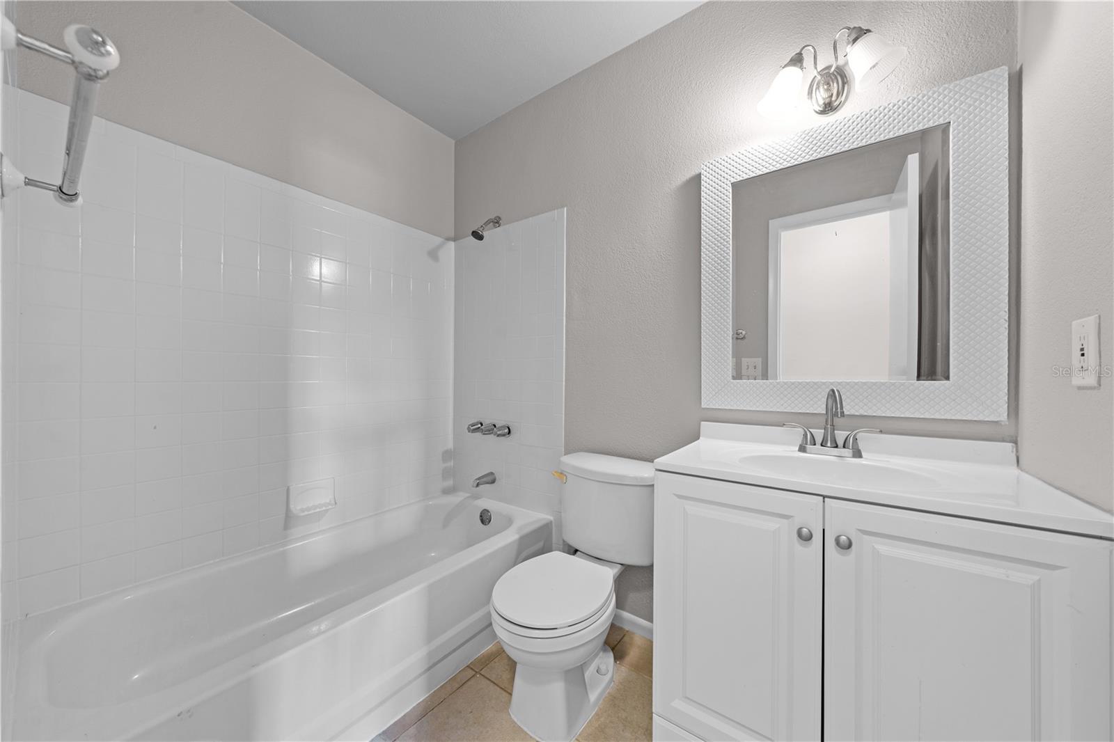 OAKWOOD SHORES - Residential