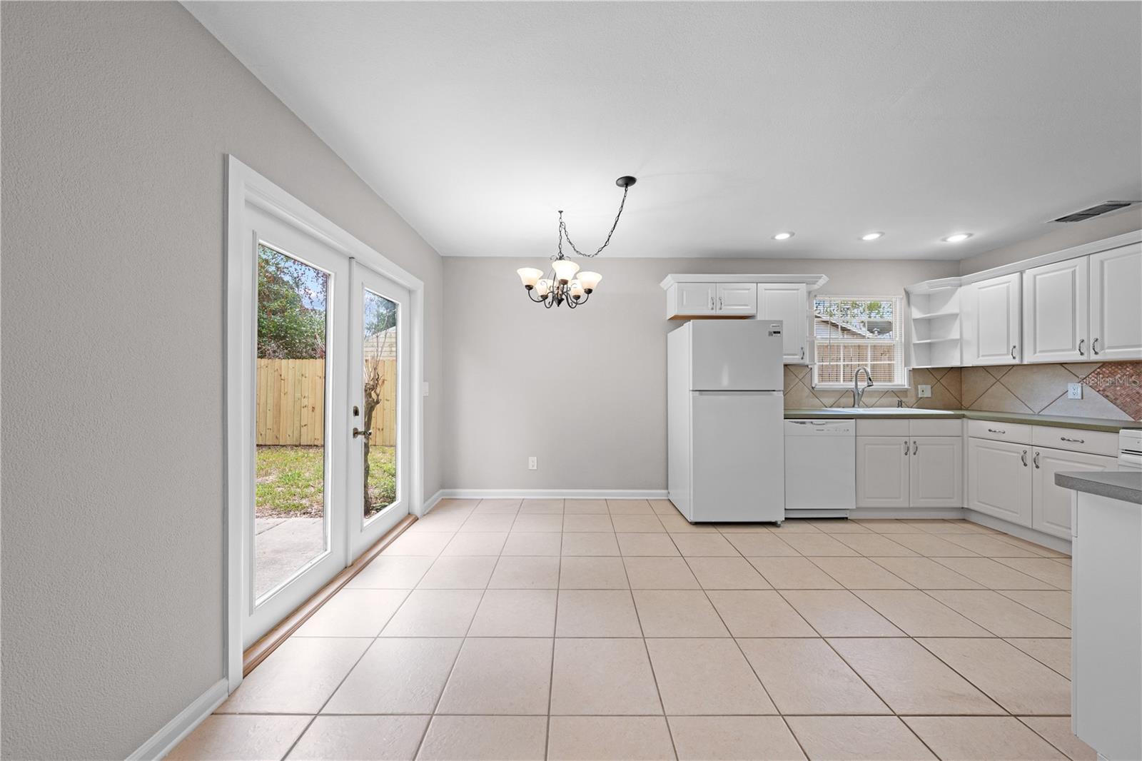OAKWOOD SHORES - Residential